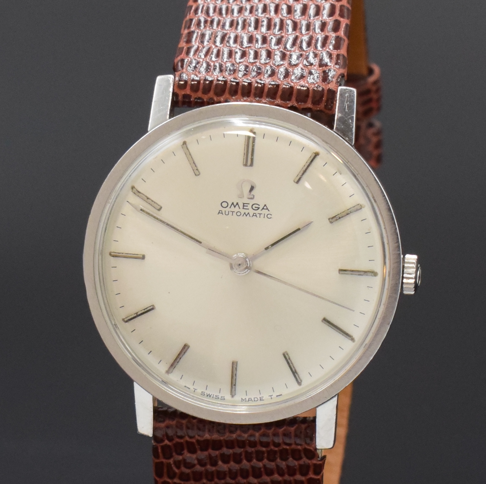 Detail a: OMEGA Referenz 161.009 Herrenarmbanduhr in Stahl, Schweiz um 1966, Automatik, 3-tlg. Geh., Boden u. Glasrand aufgedr., orig. Glas u. Krone, silb. ...