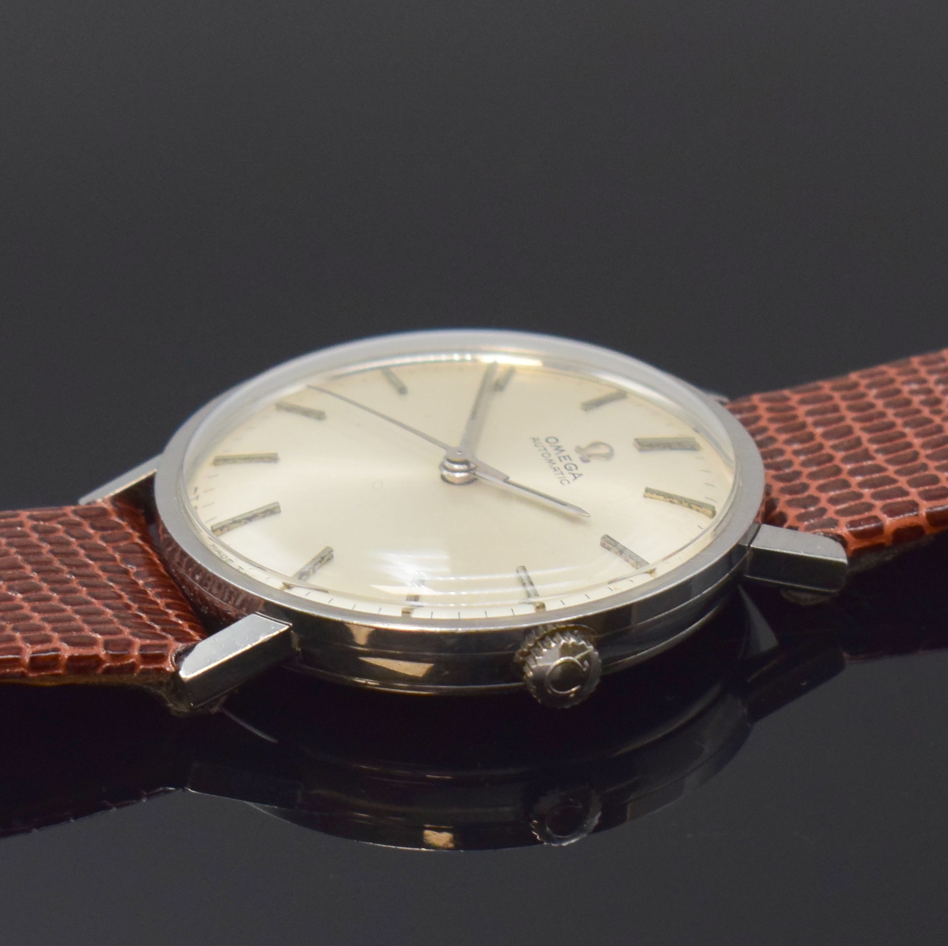 Detail b: OMEGA Referenz 161.009 Herrenarmbanduhr in Stahl, Schweiz um 1966, Automatik, 3-tlg. Geh., Boden u. Glasrand aufgedr., orig. Glas u. Krone, silb. ...