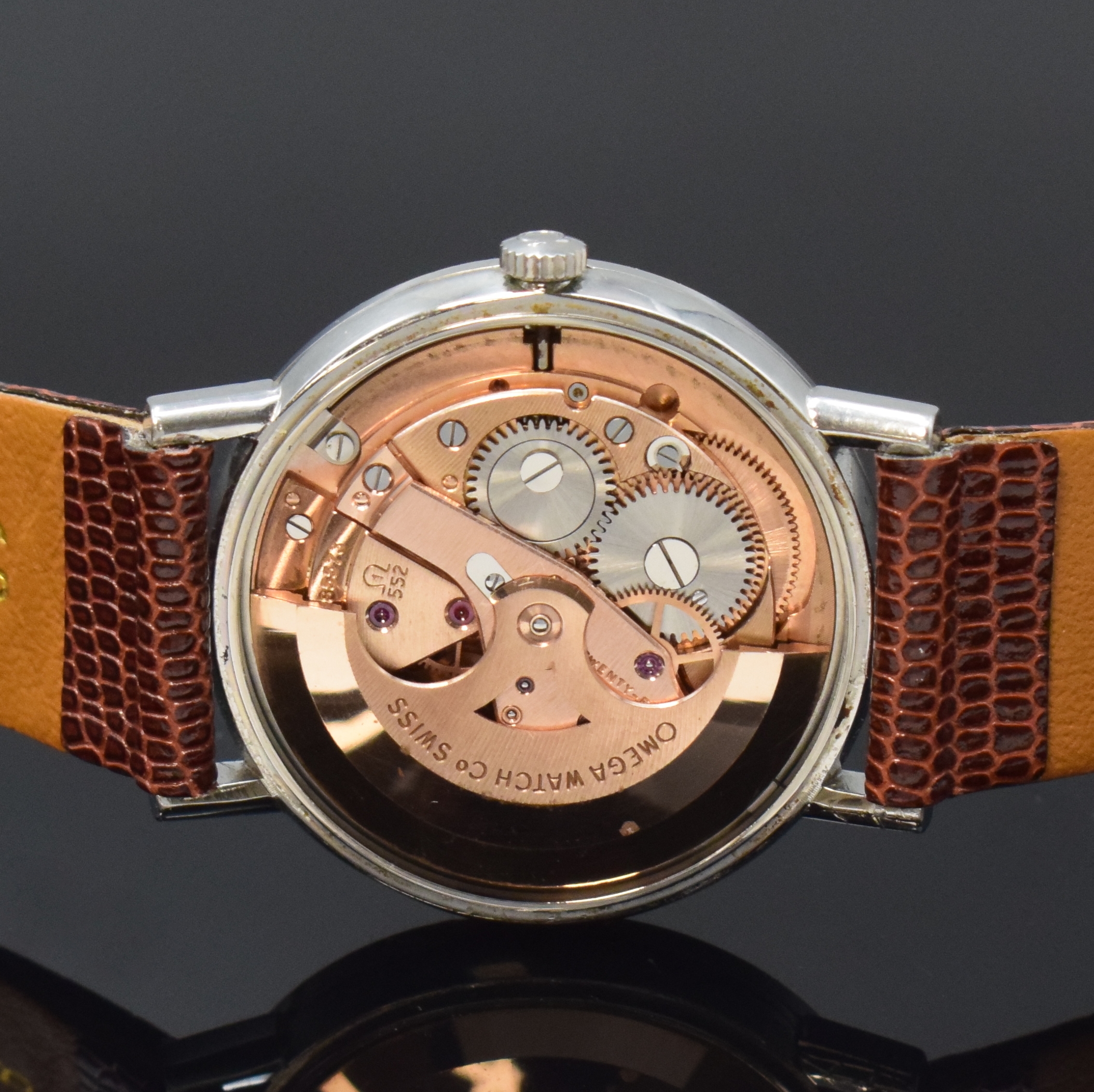 Detail d: OMEGA Referenz 161.009 Herrenarmbanduhr in Stahl, Schweiz um 1966, Automatik, 3-tlg. Geh., Boden u. Glasrand aufgedr., orig. Glas u. Krone, silb. ...