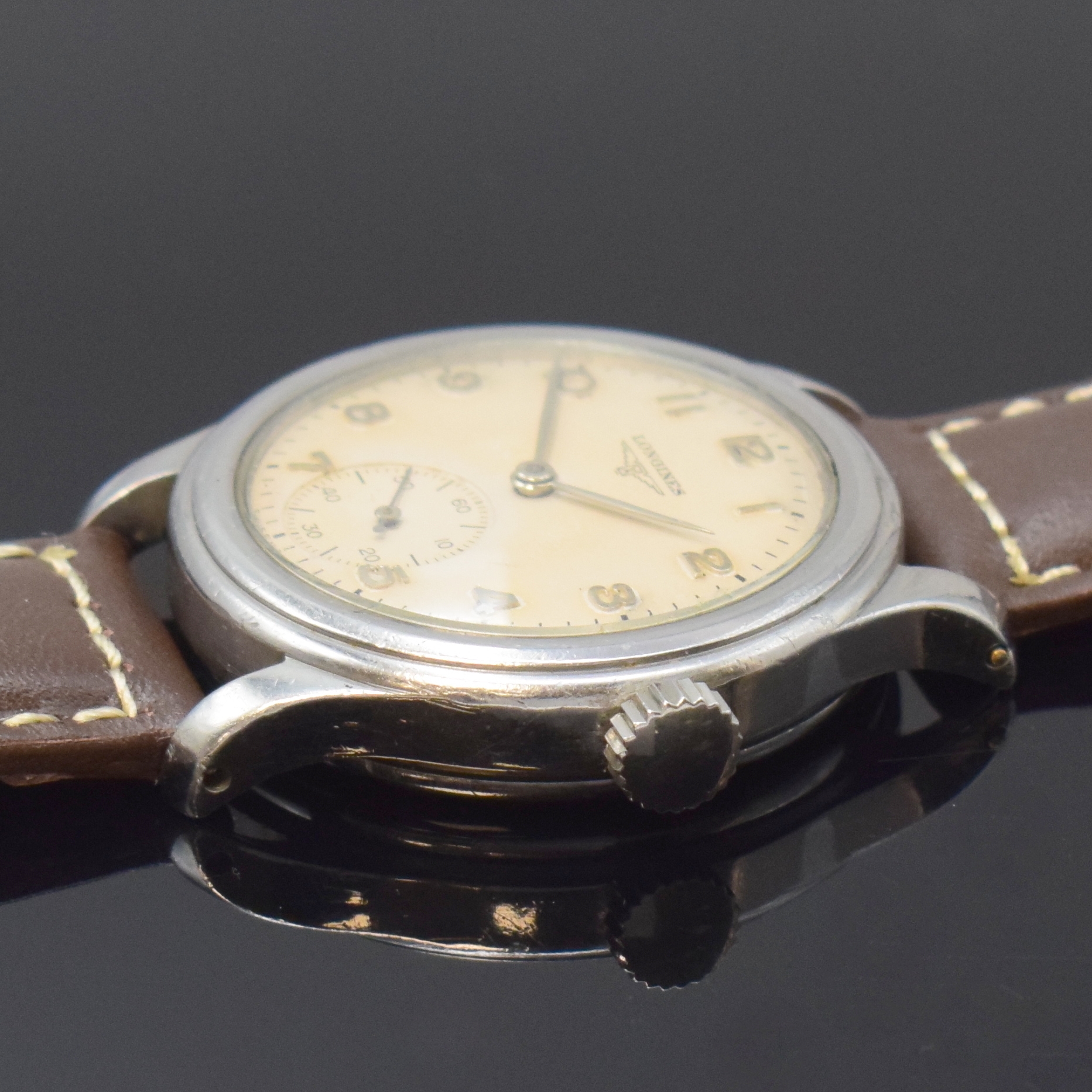 Detail b: LONGINES verschraubte Armbanduhr Referenz 22662 in Stahl, Schweiz um 1944, Handaufzug, 2-tlg. Geh., silb. Zifferbl. pat., silb. arab. Zahlen, silb. ...