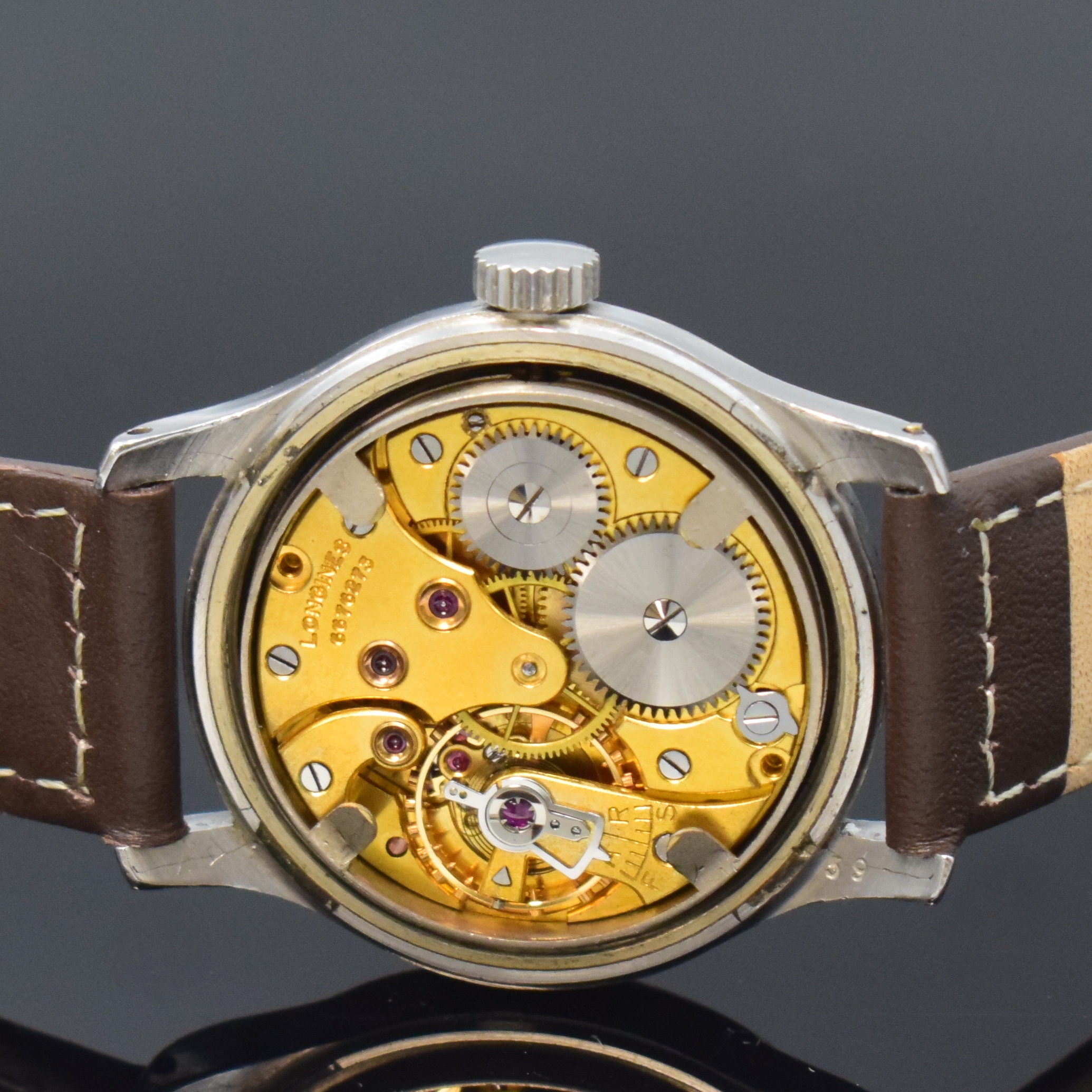 Detail d: LONGINES verschraubte Armbanduhr Referenz 22662 in Stahl, Schweiz um 1944, Handaufzug, 2-tlg. Geh., silb. Zifferbl. pat., silb. arab. Zahlen, silb. ...
