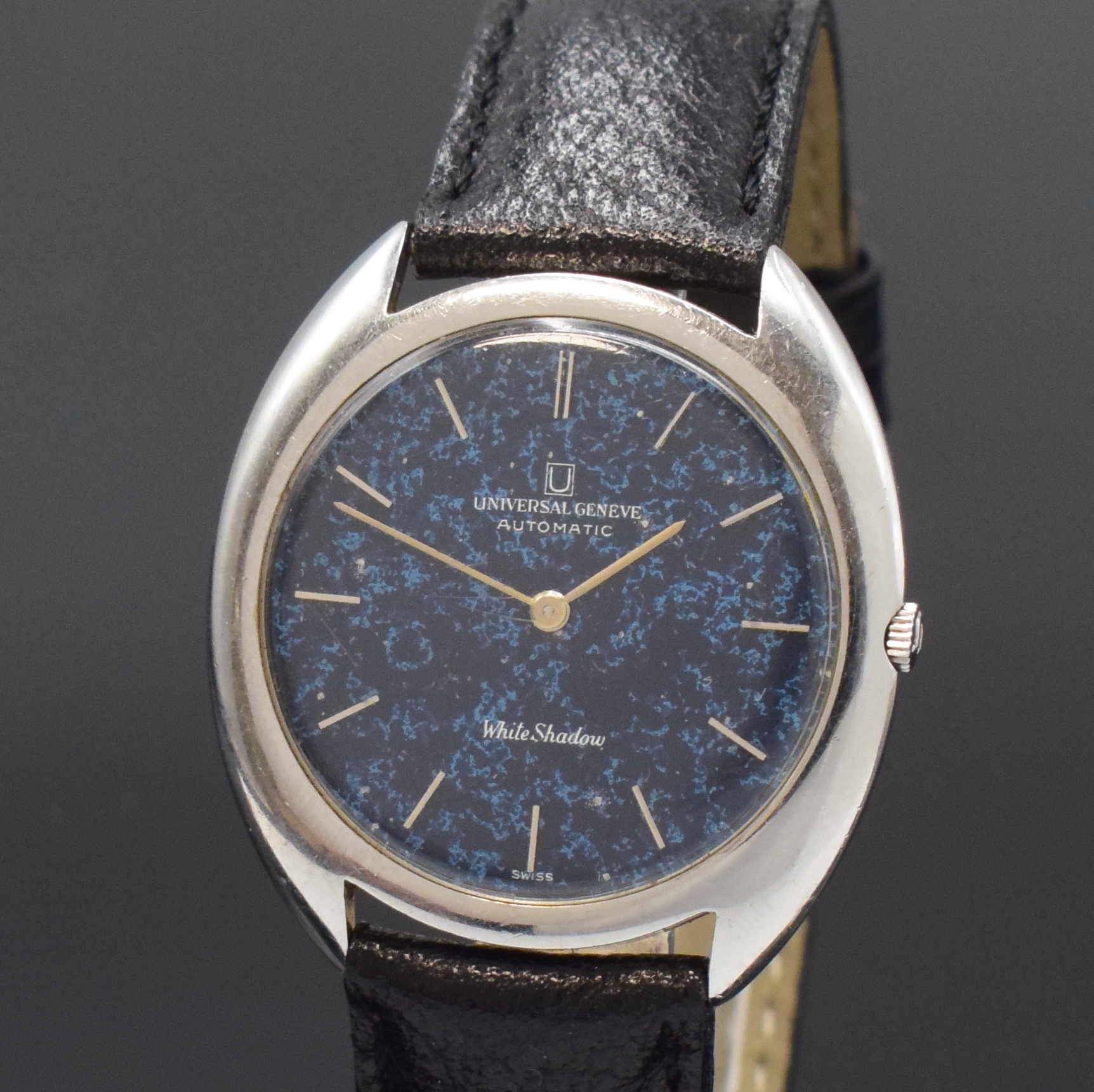 Detail a: UNIVERSAL White Shadow flache Automatik- Armbanduhr Referenz 866101/05 in Stahl, Schweiz um 1968, 2-tlg. Geh., Boden aufgedr., orig. Krone, blau ...