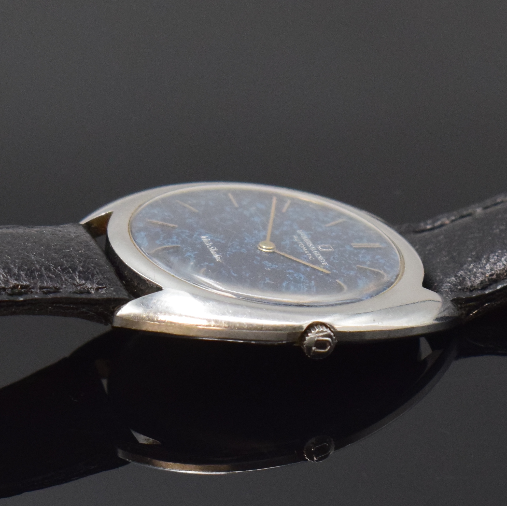 Detail b: UNIVERSAL White Shadow flache Automatik- Armbanduhr Referenz 866101/05 in Stahl, Schweiz um 1968, 2-tlg. Geh., Boden aufgedr., orig. Krone, blau ...