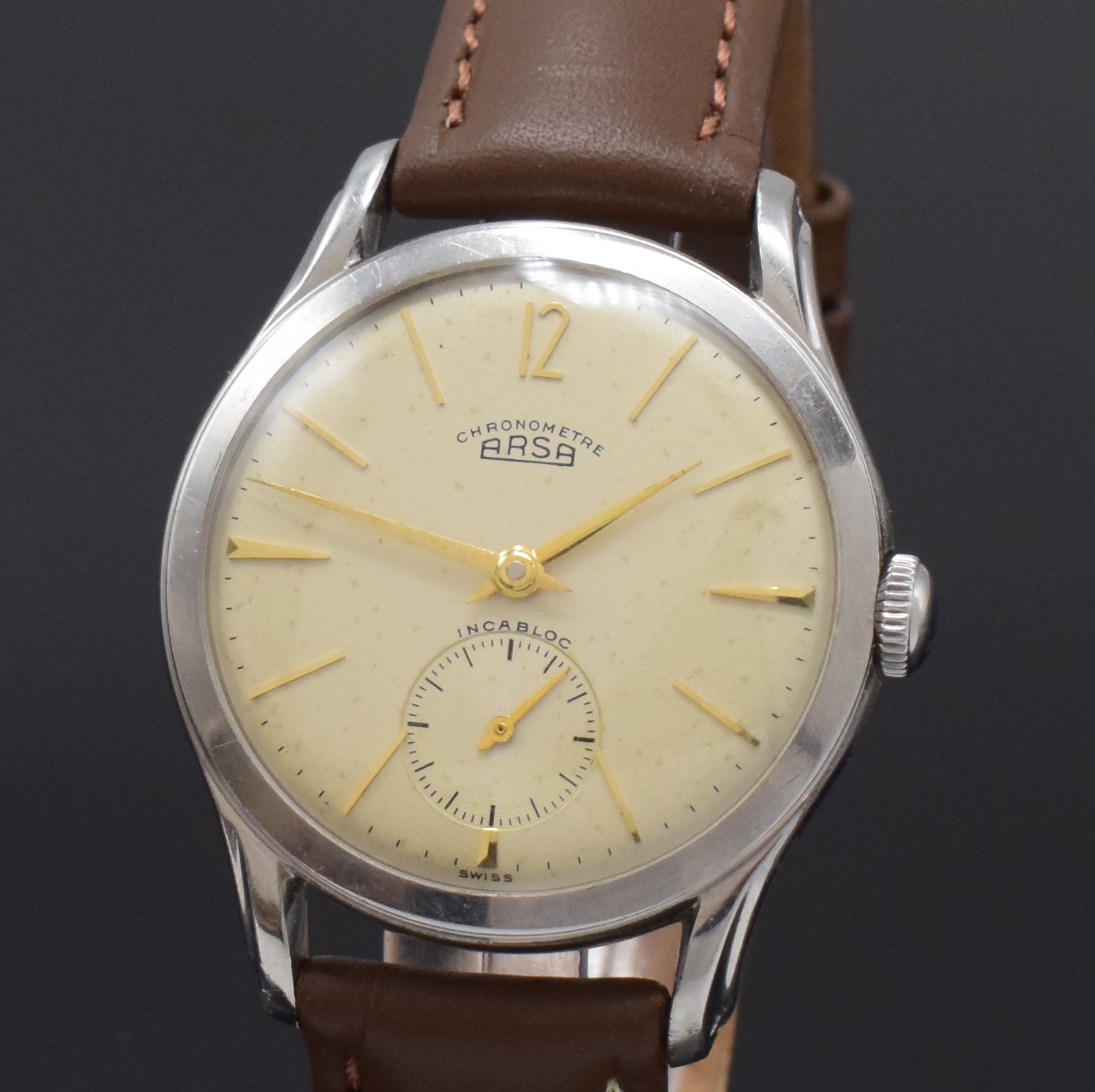 Detail a: ARSA Chronometre seltener Armbandchronometer in Stahl, Schweiz um 1955, Handaufzug, verschr. Stahlgeh., silb. Zifferbl. pat., aufges. gold. Indizes, ...