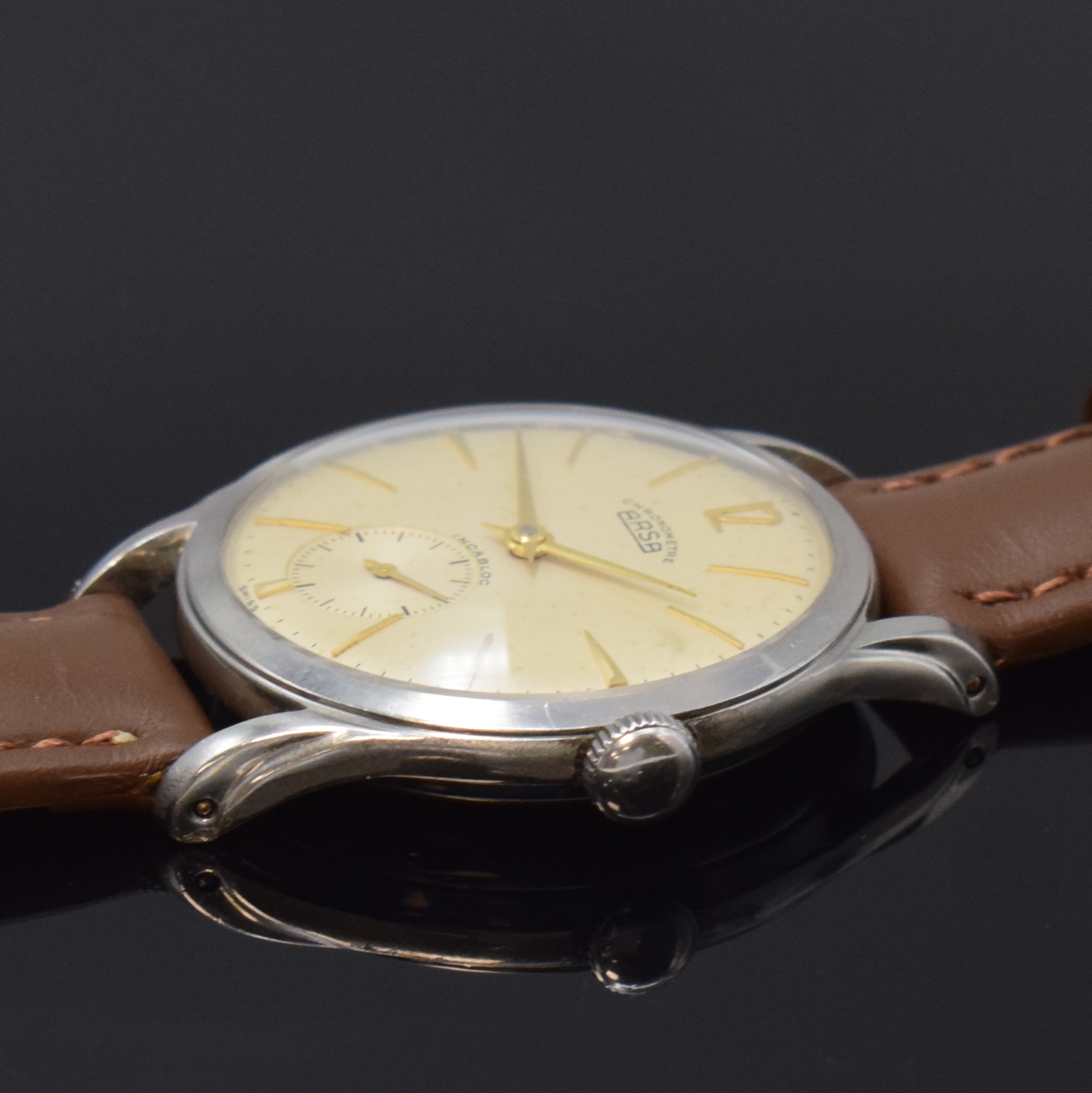 Detail b: ARSA Chronometre seltener Armbandchronometer in Stahl, Schweiz um 1955, Handaufzug, verschr. Stahlgeh., silb. Zifferbl. pat., aufges. gold. Indizes, ...