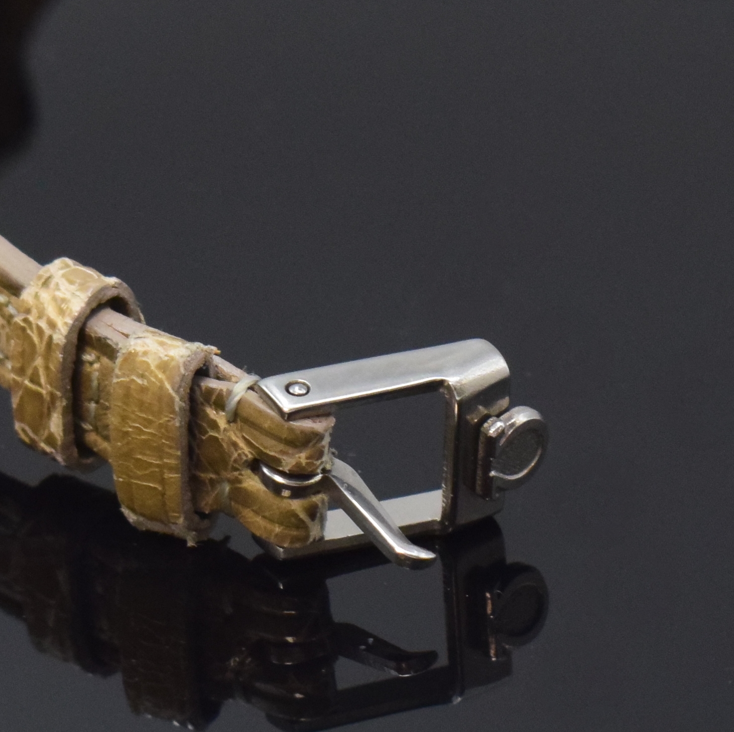 Detail b: OMEGA De Ville kleine nahezu neuwertige Damenarmbanduhr in Stahl Referenz 591 0160, Schweiz um 1990, quartz, 2-tlg. Geh. m. Saphirglas, Boden ...
