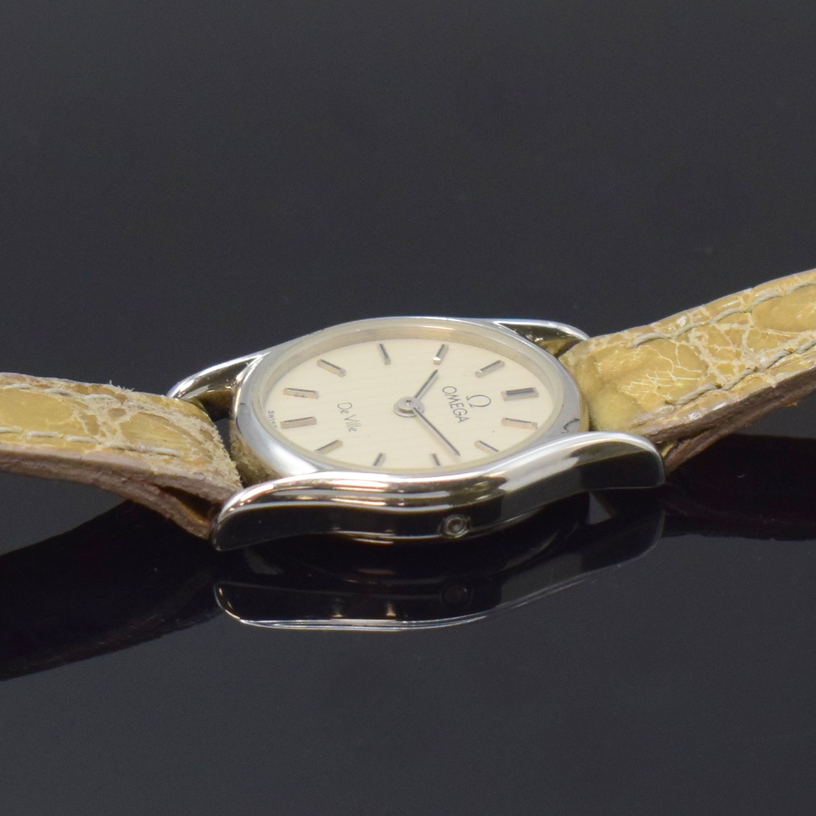 Detail c: OMEGA De Ville kleine nahezu neuwertige Damenarmbanduhr in Stahl Referenz 591 0160, Schweiz um 1990, quartz, 2-tlg. Geh. m. Saphirglas, Boden ...