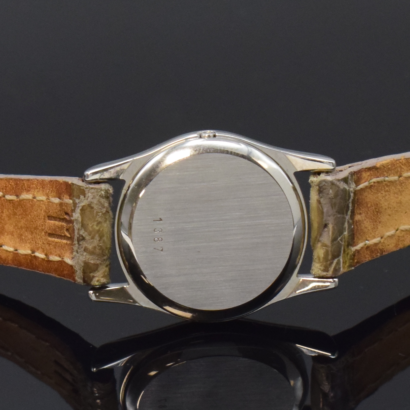 Detail d: OMEGA De Ville kleine nahezu neuwertige Damenarmbanduhr in Stahl Referenz 591 0160, Schweiz um 1990, quartz, 2-tlg. Geh. m. Saphirglas, Boden ...