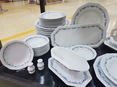 26779970a - Dinner service, Rosenthal classic rose, model Maria with blue flower tendrils, 13 flat plates 27.5cm; 13 deep plates 24cm; 8 cake plates; 9 compote bowls; 7 side bowls D. 4 of approx. 21 cm, 2 of approx. 23.5 cm, approx. 27cm; 2 oval plates, 39x23.5 cm, 33.5x20 cm.; Bread basket/handle bowl 37x18.5 cm, king cake plate, 2 different gravy boats, salt and pepper shakers