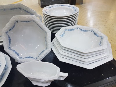 26779970b - Dinner service, Rosenthal classic rose, model Maria with blue flower tendrils, 13 flat plates 27.5cm; 13 deep plates 24cm; 8 cake plates; 9 compote bowls; 7 side bowls D. 4 of approx. 21 cm, 2 of approx. 23.5 cm, approx. 27cm; 2 oval plates, 39x23.5 cm, 33.5x20 cm.; Bread basket/handle bowl 37x18.5 cm, king cake plate, 2 different gravy boats, salt and pepper shakers