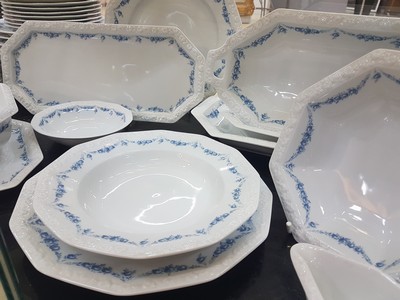 26779970c - Dinner service, Rosenthal classic rose, model Maria with blue flower tendrils, 13 flat plates 27.5cm; 13 deep plates 24cm; 8 cake plates; 9 compote bowls; 7 side bowls D. 4 of approx. 21 cm, 2 of approx. 23.5 cm, approx. 27cm; 2 oval plates, 39x23.5 cm, 33.5x20 cm.; Bread basket/handle bowl 37x18.5 cm, king cake plate, 2 different gravy boats, salt and pepper shakers