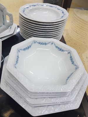26779970g - Dinner service, Rosenthal classic rose, model Maria with blue flower tendrils, 13 flat plates 27.5cm; 13 deep plates 24cm; 8 cake plates; 9 compote bowls; 7 side bowls D. 4 of approx. 21 cm, 2 of approx. 23.5 cm, approx. 27cm; 2 oval plates, 39x23.5 cm, 33.5x20 cm.; Bread basket/handle bowl 37x18.5 cm, king cake plate, 2 different gravy boats, salt and pepper shakers