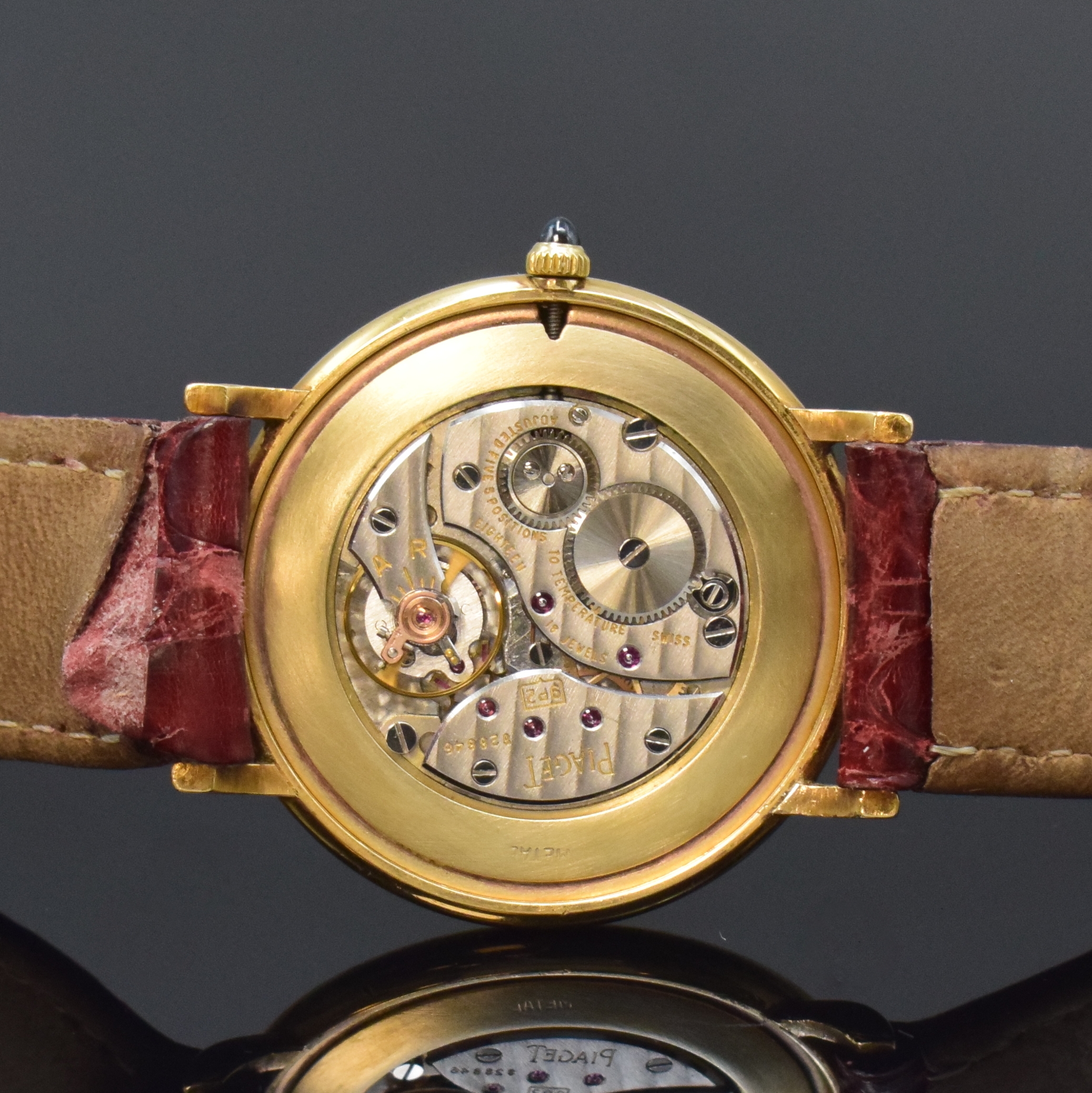 Detail d: PIAGET Referenz 9035 flache und elegante Armbanduhr in GG 750/000, Schweiz um 1970, Handaufzug, 2-tlg. Geh., Boden aufgedr., weißes Zifferbl. pat., ...