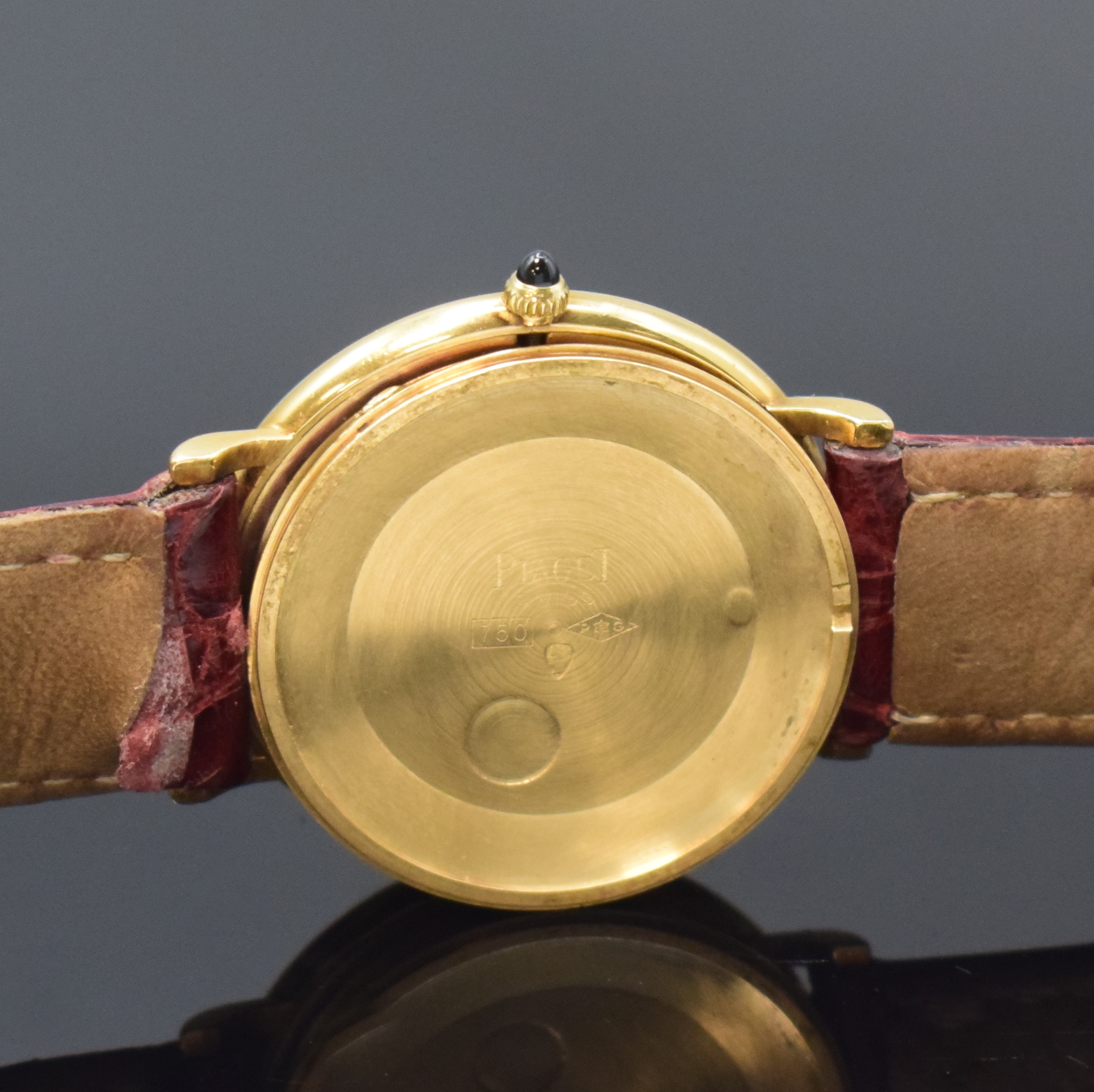 Detail e: PIAGET Referenz 9035 flache und elegante Armbanduhr in GG 750/000, Schweiz um 1970, Handaufzug, 2-tlg. Geh., Boden aufgedr., weißes Zifferbl. pat., ...