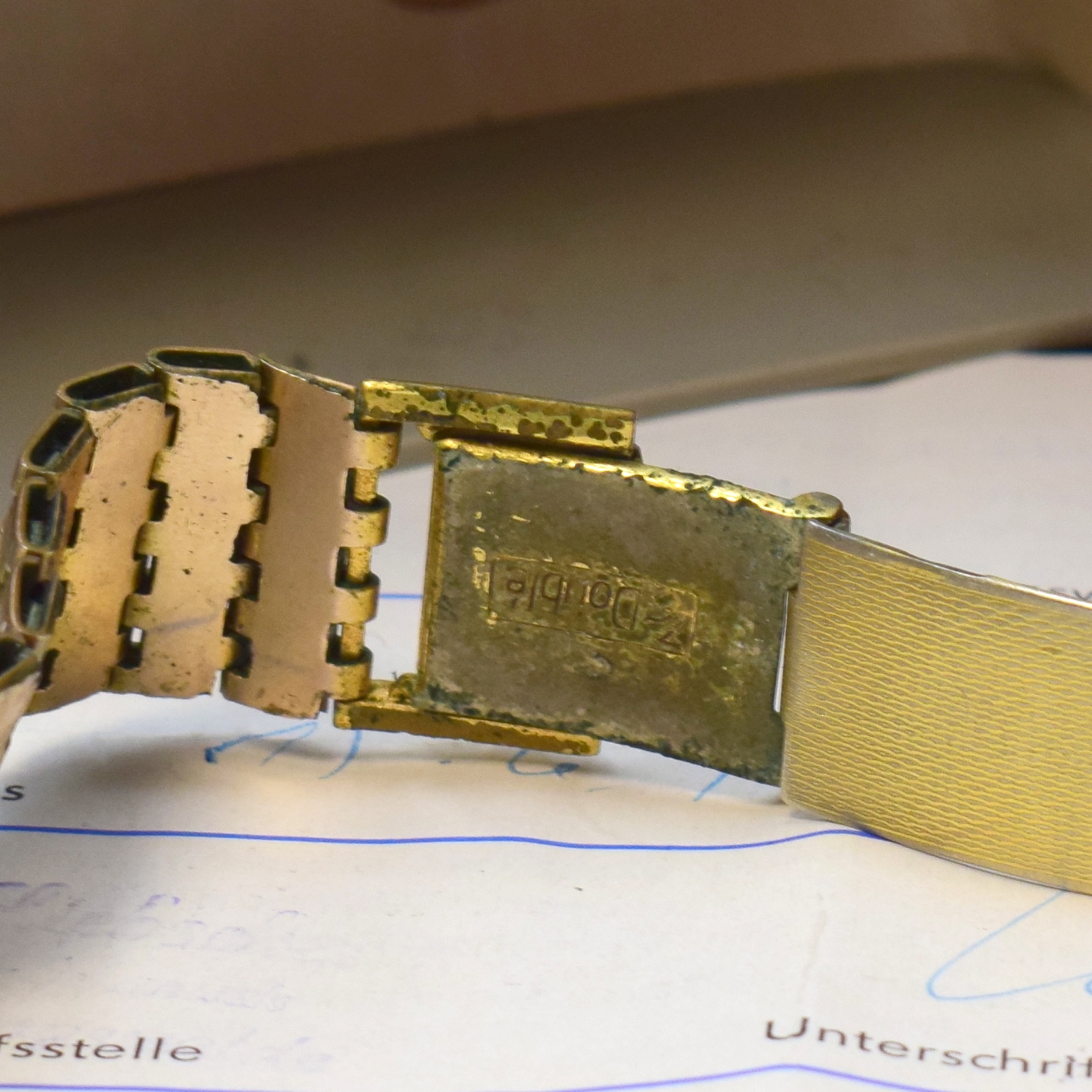 Detail b: GLASHÜTTE Spezimatic vergoldete Armbanduhr mit original Box und Papier, DDR um 1975, Automatik, 2-tlg. Geh., aufgedr. Stahlboden, silb. ...