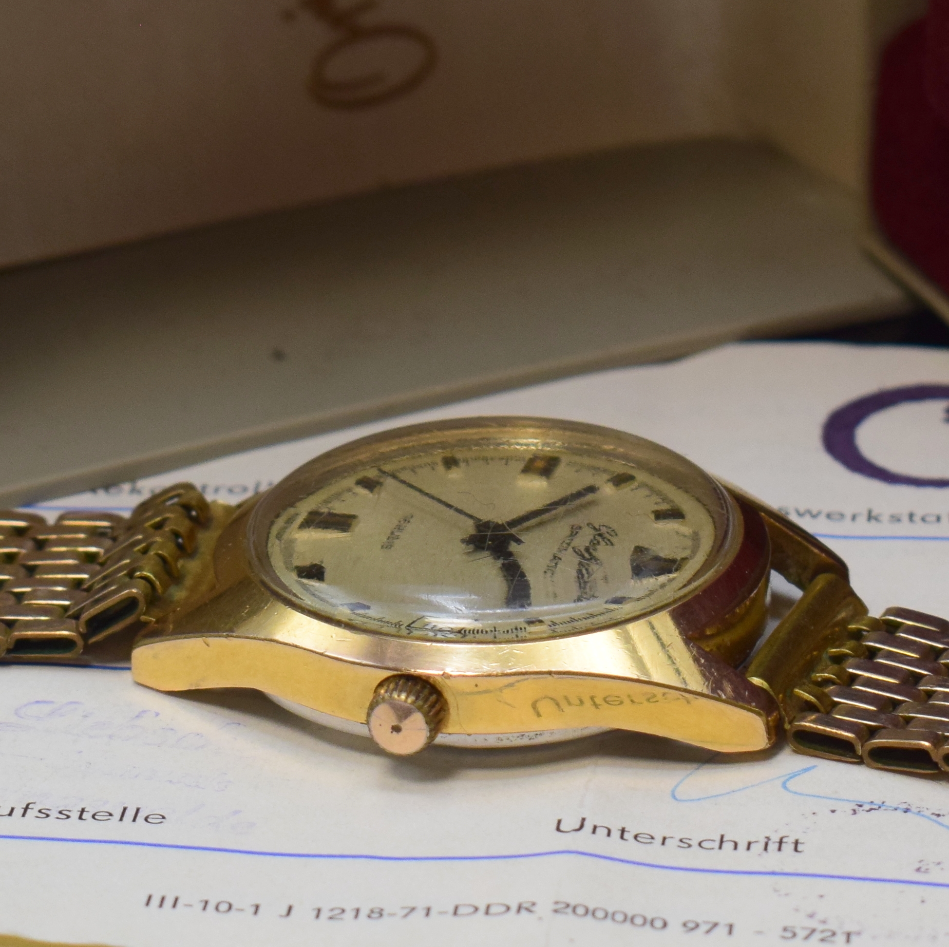 Detail c: GLASHÜTTE Spezimatic vergoldete Armbanduhr mit original Box und Papier, DDR um 1975, Automatik, 2-tlg. Geh., aufgedr. Stahlboden, silb. ...