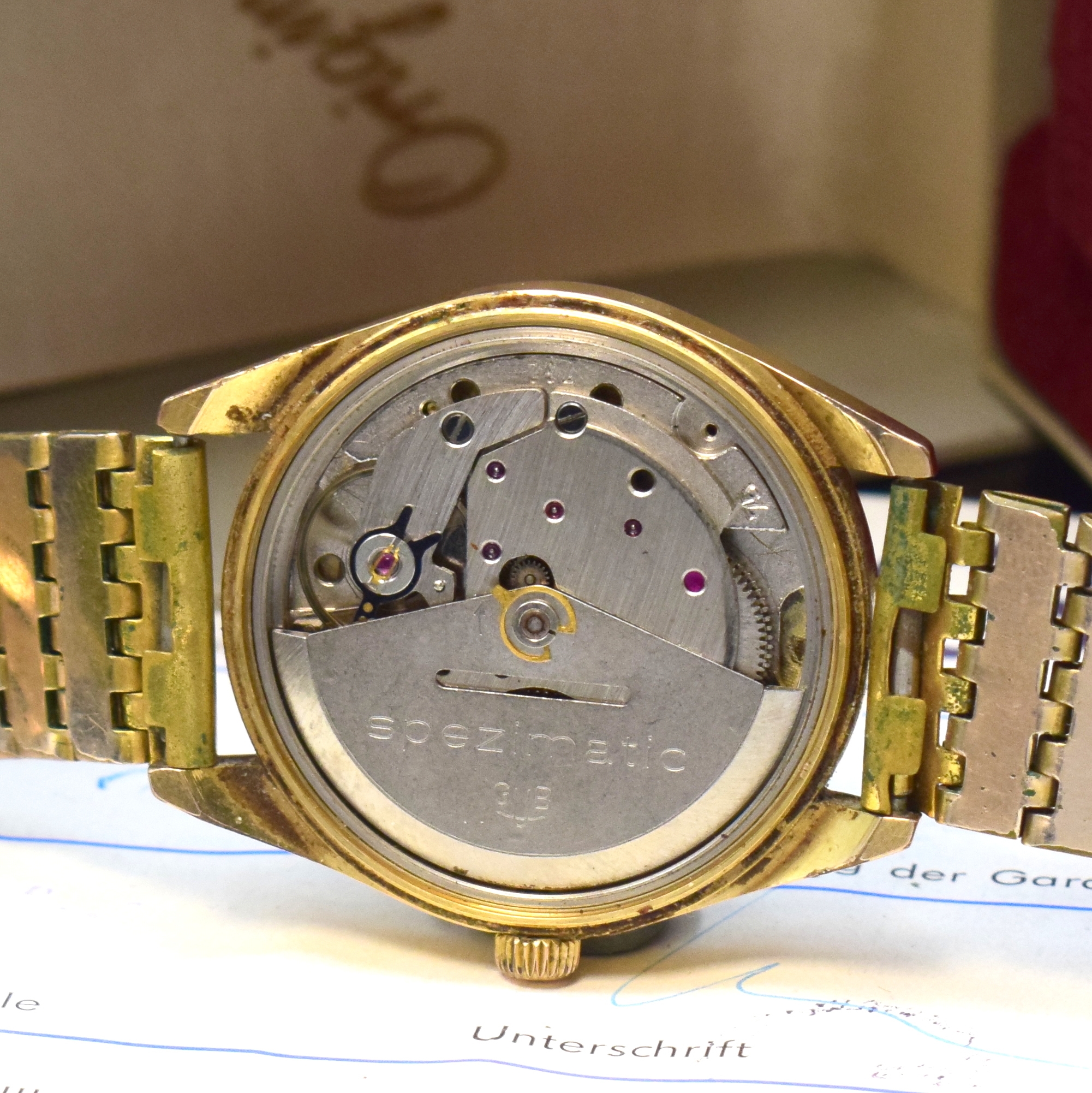 Detail f: GLASHÜTTE Spezimatic vergoldete Armbanduhr mit original Box und Papier, DDR um 1975, Automatik, 2-tlg. Geh., aufgedr. Stahlboden, silb. ...