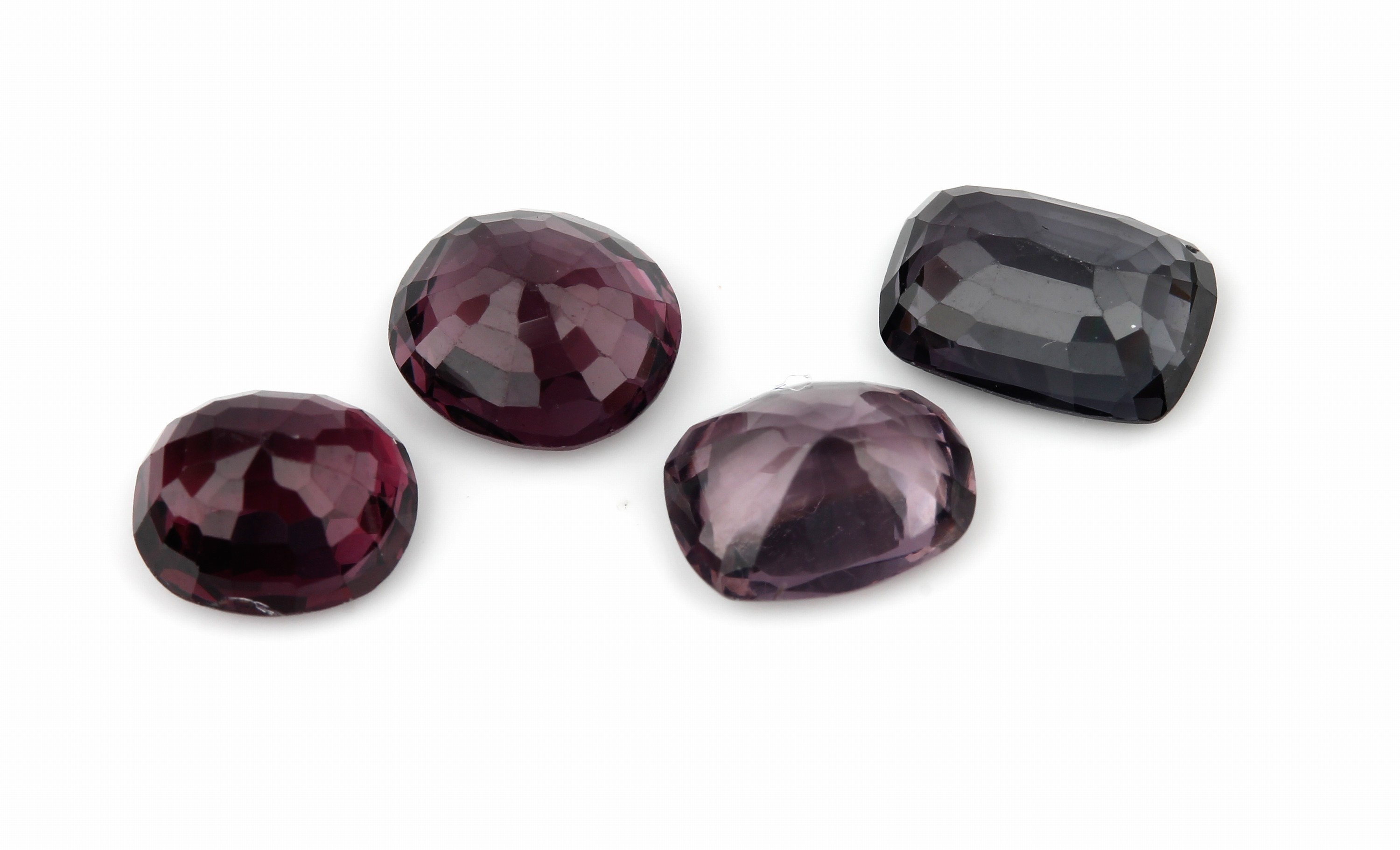 Detail a: Konvolut 4 lose Spinelle zus. ca. 6.10 ct, ovalfacett.