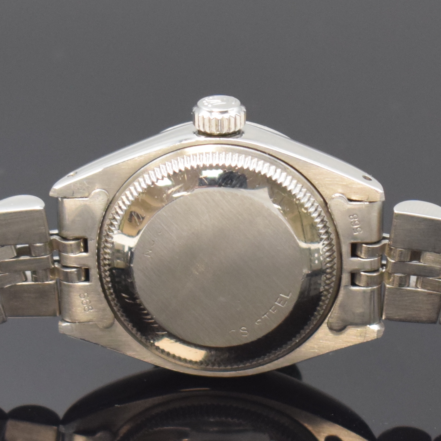 Detail d: ROLEX Oyster Perpetual Date Damenarmbanduhr in Stahl Referenz 6919, Schweiz um 1977, Automatik, Chronometer der Superlative, verschr. Boden u. Krone, ...