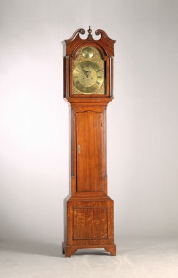 Image 26780287 - Grandfather clock, England, around 1800, one- piece wooden case, middle part set off, flutedcolumns, upper part attached, explosive gable,arched dial, middle part engraved with small second and date display, signed in the arc: Andr(ew) Reid Leadhills, anchor escapement, drive via cords and rollers, Hour strike on bell (to just.), crank missing, height approx.221cm, condition of movement 3, housing 2