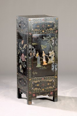 Image 26780291 - Small Chinese cabinet, 20th century, single door, painted black, 2 drawers, figurative painting with landscape scenery, metal fittings, approx. 78 x 29, condition 2-3