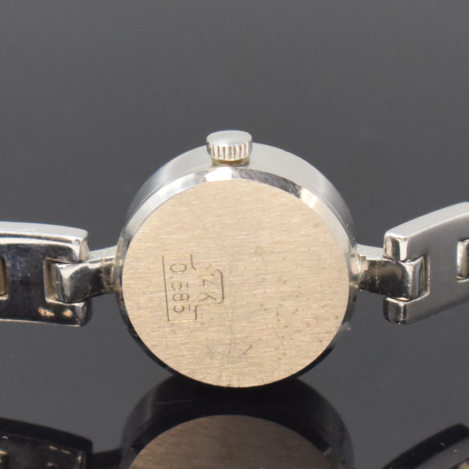 Detail e: PH Flatline Damenarmbanduhr in WG 585/000, Deutschland um 1980, quarz, Boden aufgedr. Lünette wie Bandanst. aufw. m. Diamanten bes., schwarzes ...