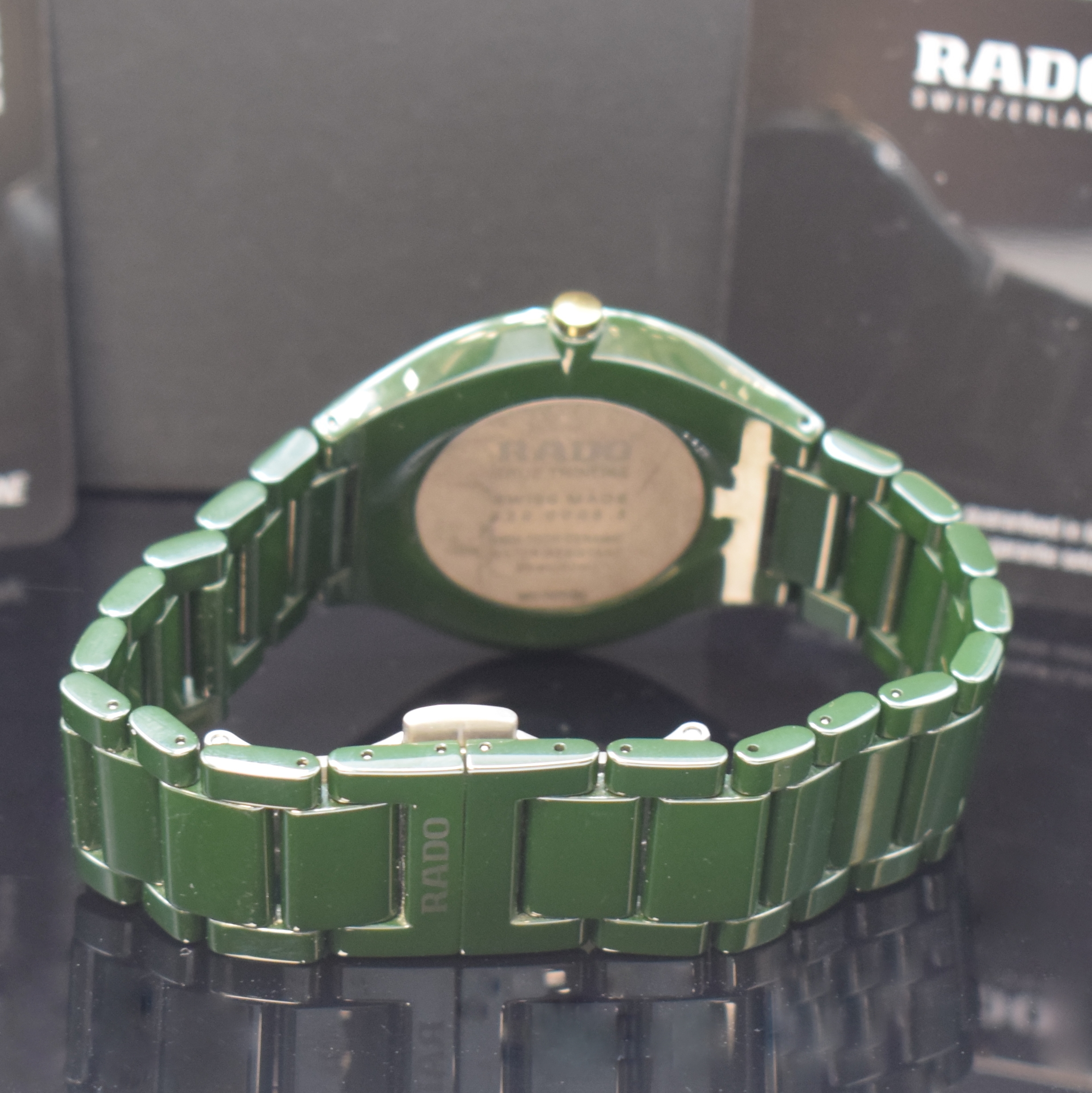 Detail b: RADO True Thinline Herrenarmbanduhr Referenz 420.0006.3, Schweiz verk. lt. beil. Garantie 05/2020, quarz, grünes High-Tech Keramikgeh. inkl. ...