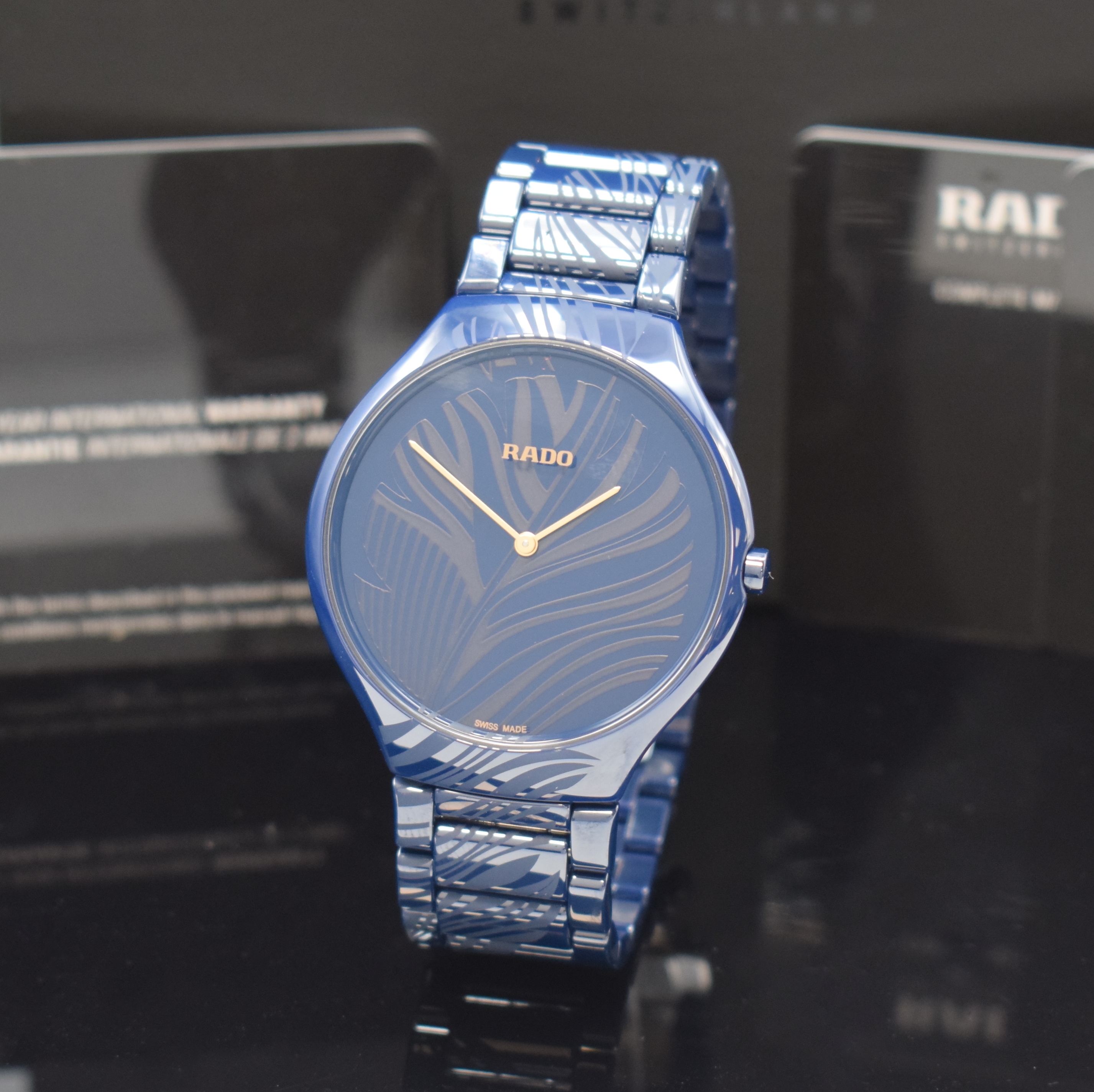 RADO True Thinline My Bird auf 1001 Stück limitierte Herrenarmbanduhr Referenz 420.0014.015, Schweiz verk. lt. beil. Garantie 08/2020, quarz, blaues ...