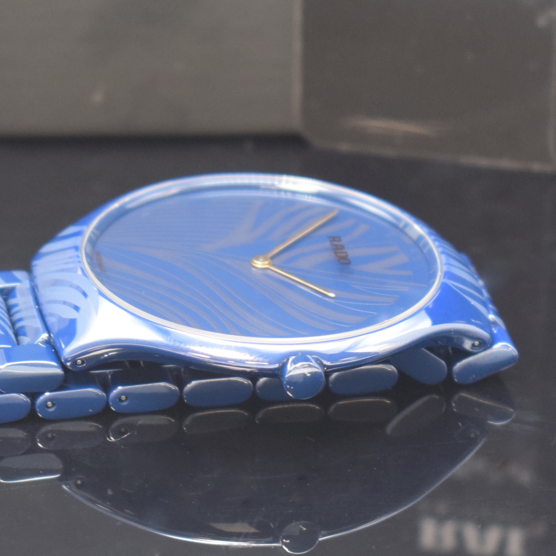Detail c: RADO True Thinline My Bird auf 1001 Stück limitierte Herrenarmbanduhr Referenz 420.0014.015, Schweiz verk. lt. beil. Garantie 08/2020, quarz, blaues ...