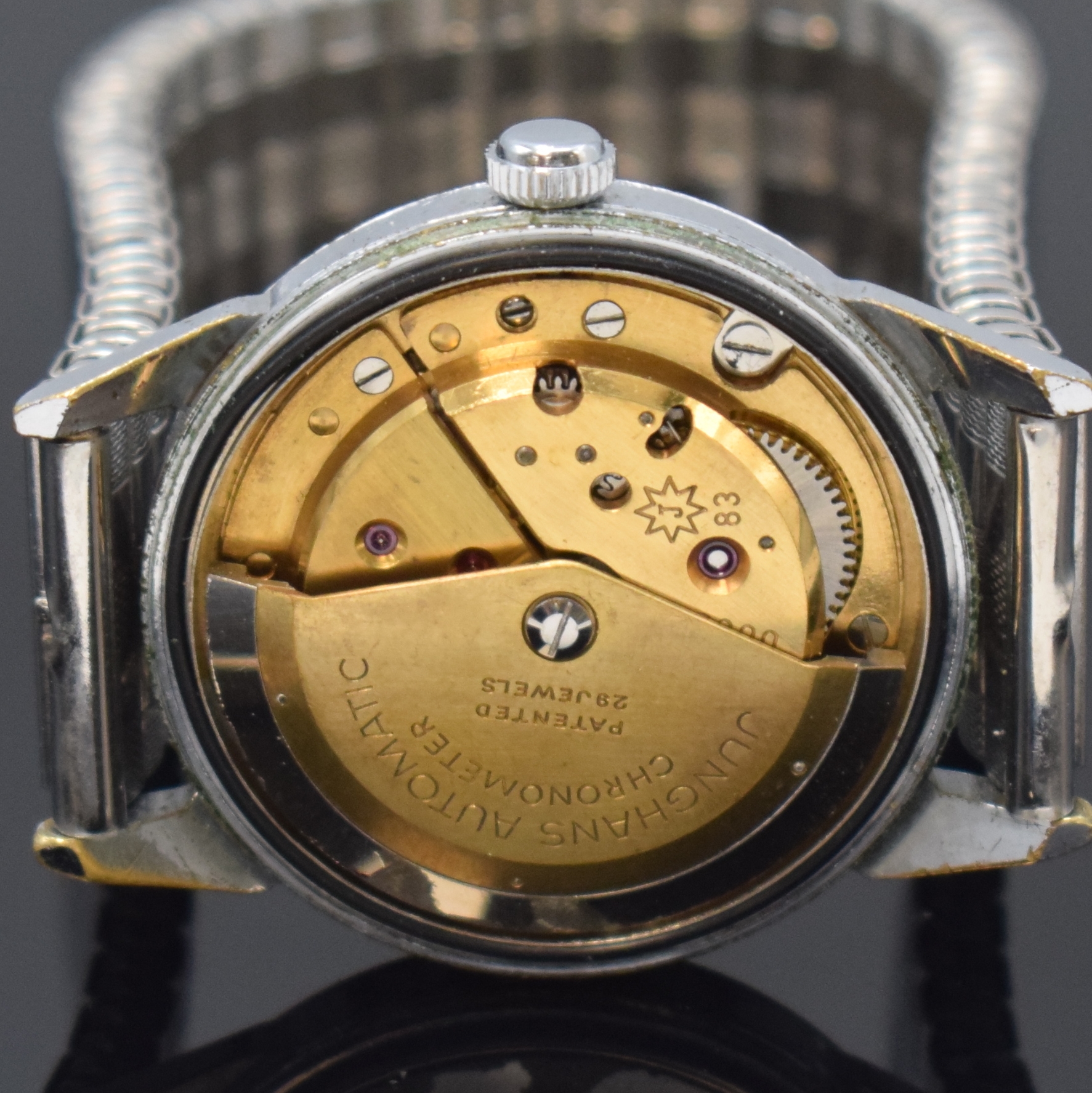 Detail d: JUNGHANS Chronometer Kaliber 83 verchromte Herrenarmbanduhr, Deutschland um 1960, Automatik, Geh. m. aufgedr. Stahlboden, Flexband, silb. Zifferbl. ...