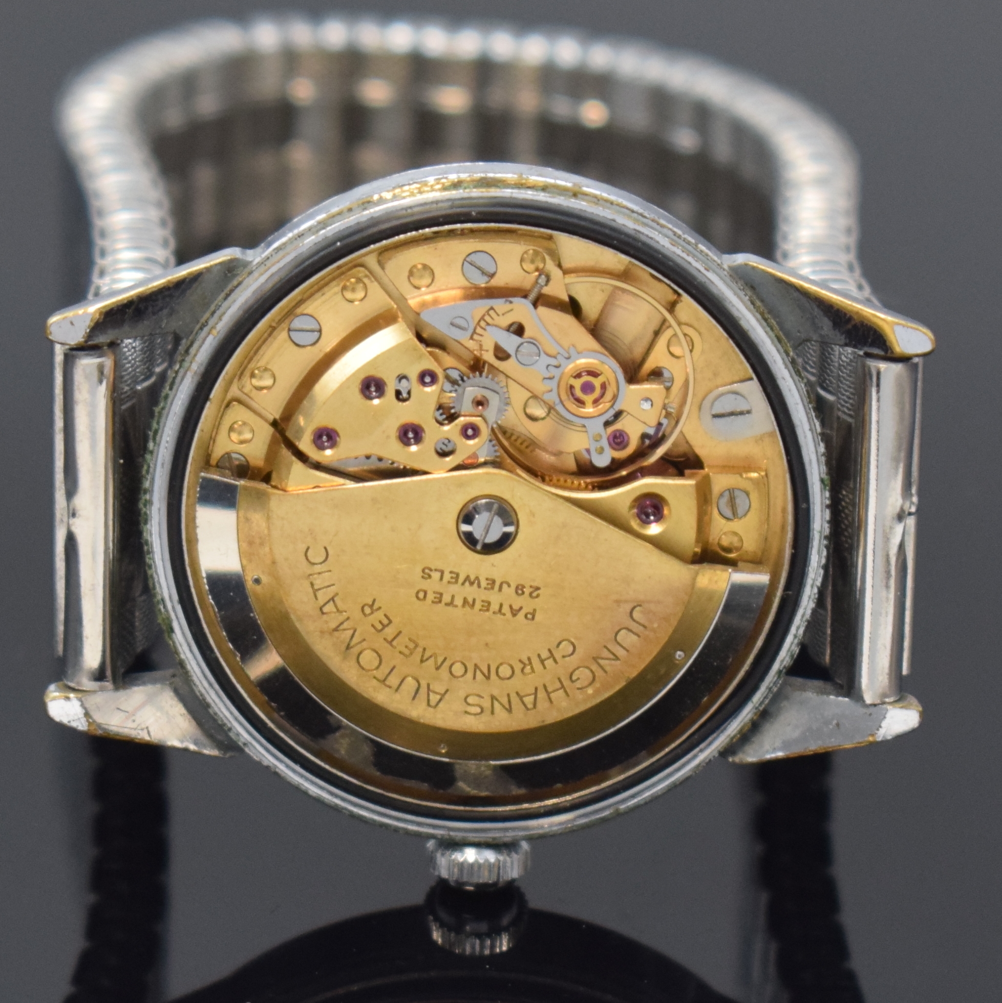 Detail e: JUNGHANS Chronometer Kaliber 83 verchromte Herrenarmbanduhr, Deutschland um 1960, Automatik, Geh. m. aufgedr. Stahlboden, Flexband, silb. Zifferbl. ...