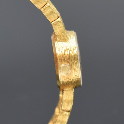 26780607c - OMEGA 18k yellow gold ladies wristwatch, Switzerland around 1968, manual winding, snap on case back, gold coloured dial with raised hour-indices, black hands, copper coloured movement calibre 650, 17 jewels, diameter approx. 14,5 mm, volume approx. 5,5 cm, weight approx. 31g, needs to be overhauled, condition 2