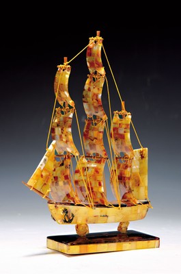 Image 26780620 - Vintage sailing ship, so-called three-master, made from approx. 49 million years old amber, handmade from real royal honey cognac colored naturally (not pressed) amber, sail and hull made of high-quality mosaic work, approx. 21x14x4cm, 134 g, unique character