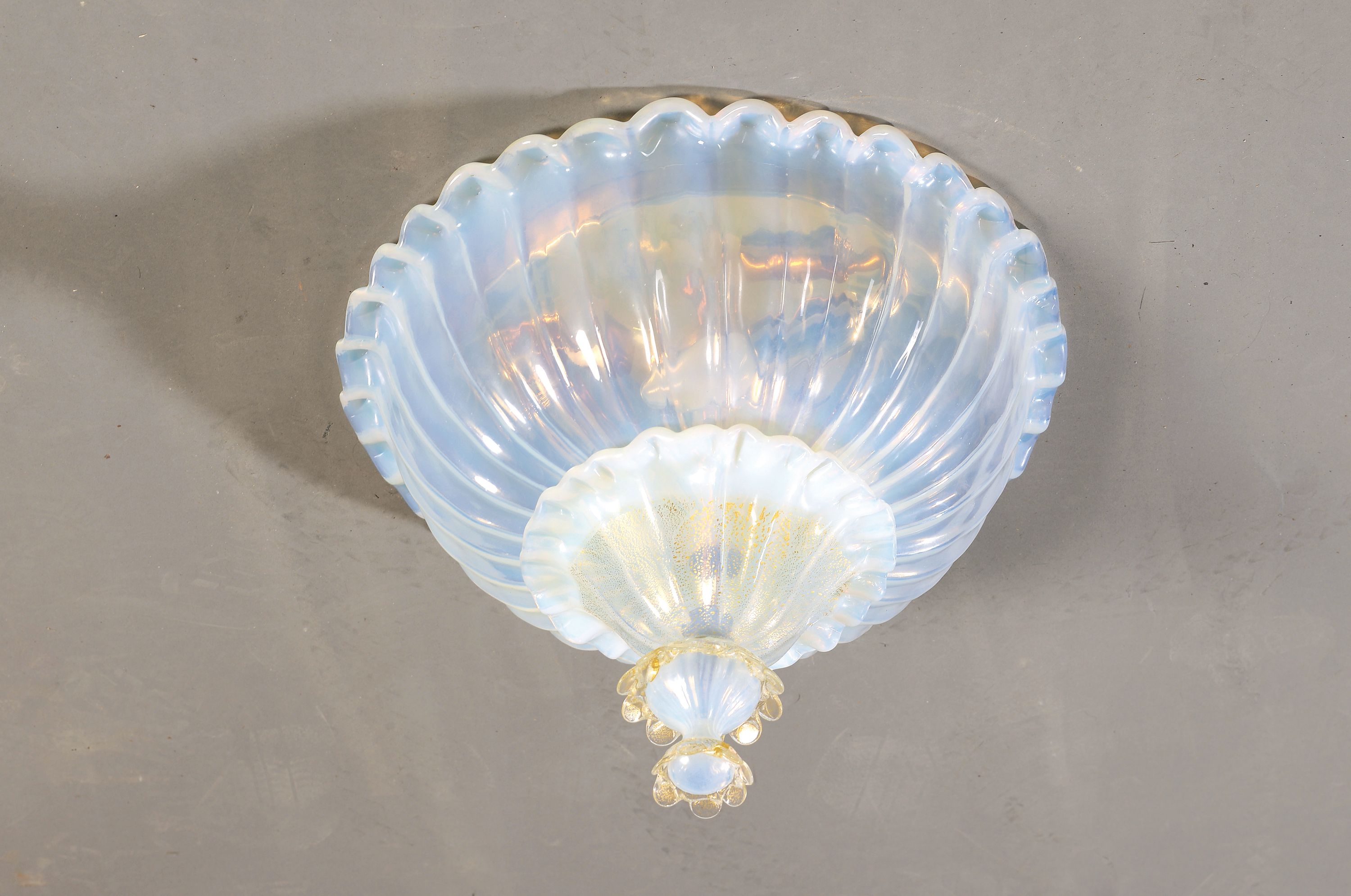 Deckenlampe "La Murrina", Murano Italien, 1970er/1980er Jahre, aus drei Teilen farblosen Glases mit opakem Innenüberfang, zwei Teile mit ...