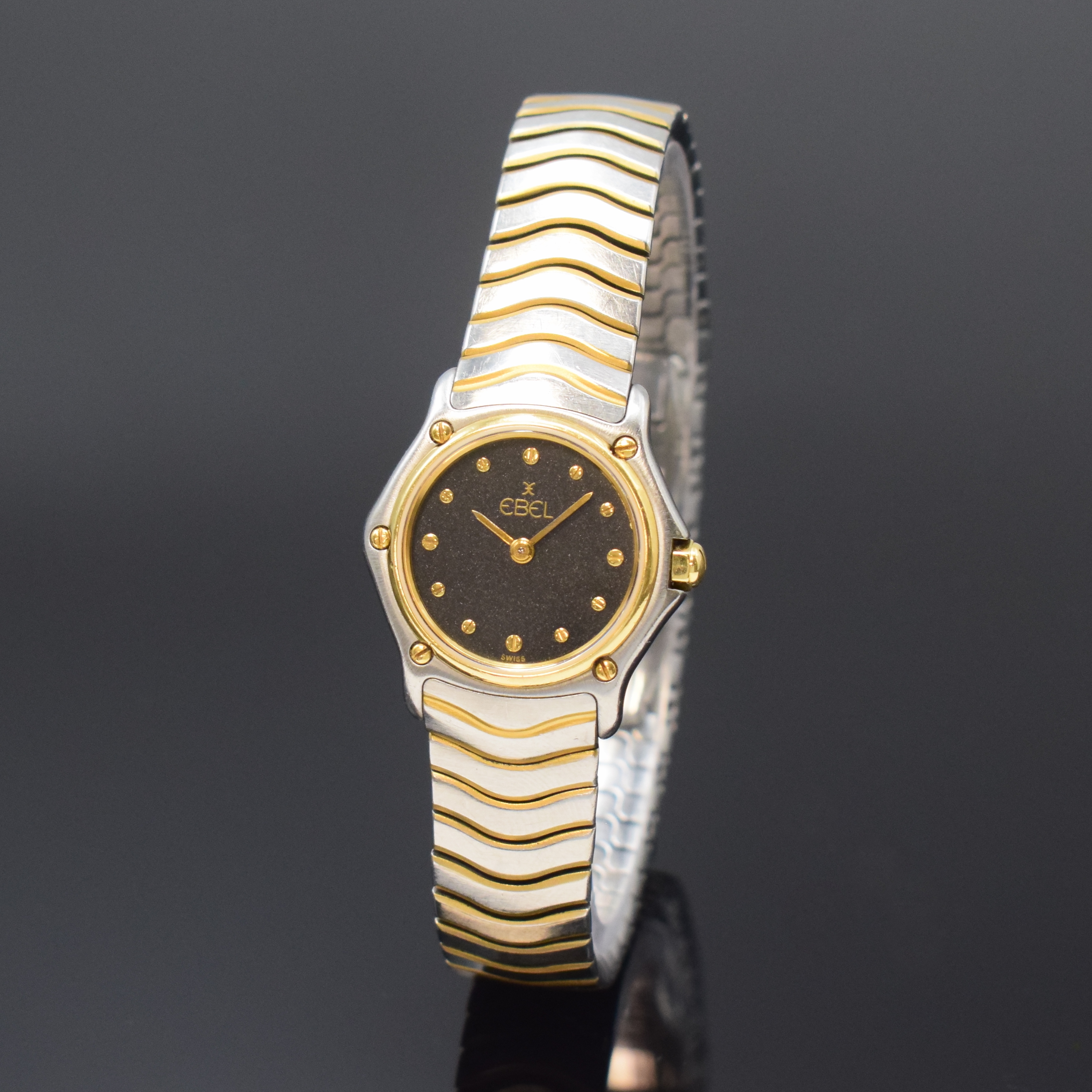 EBEL Classic Wave Damenarmbanduhr in Stahl/Gold Referenz 166901, Schweiz um 1990, quarz, Edelstahlgeh. an orig. Ebel-Stahlband, Geh. 5-fach verschr., ...