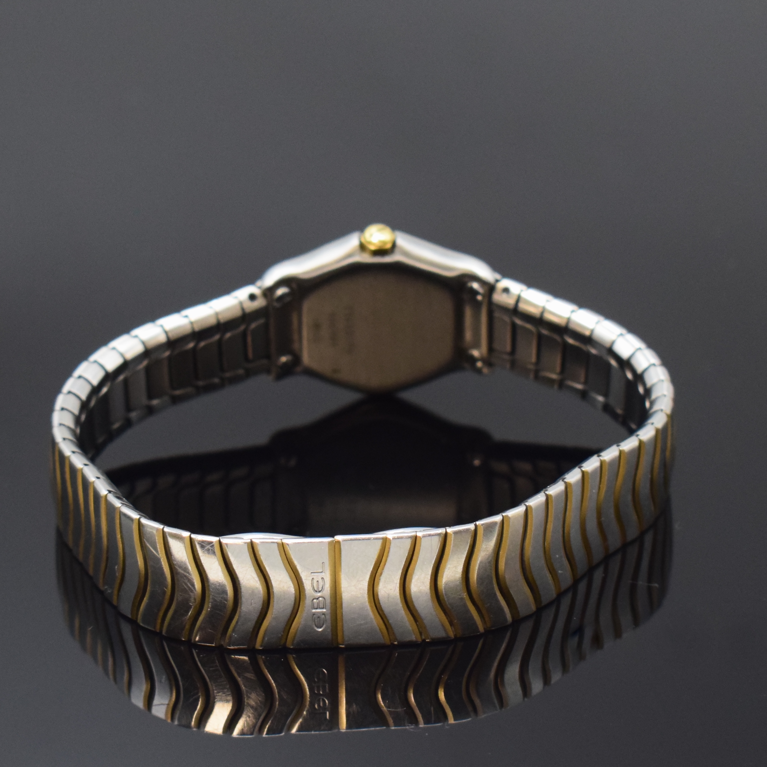Detail b: EBEL Classic Wave Damenarmbanduhr in Stahl/Gold Referenz 166901, Schweiz um 1990, quarz, Edelstahlgeh. an orig. Ebel-Stahlband, Geh. 5-fach verschr., ...