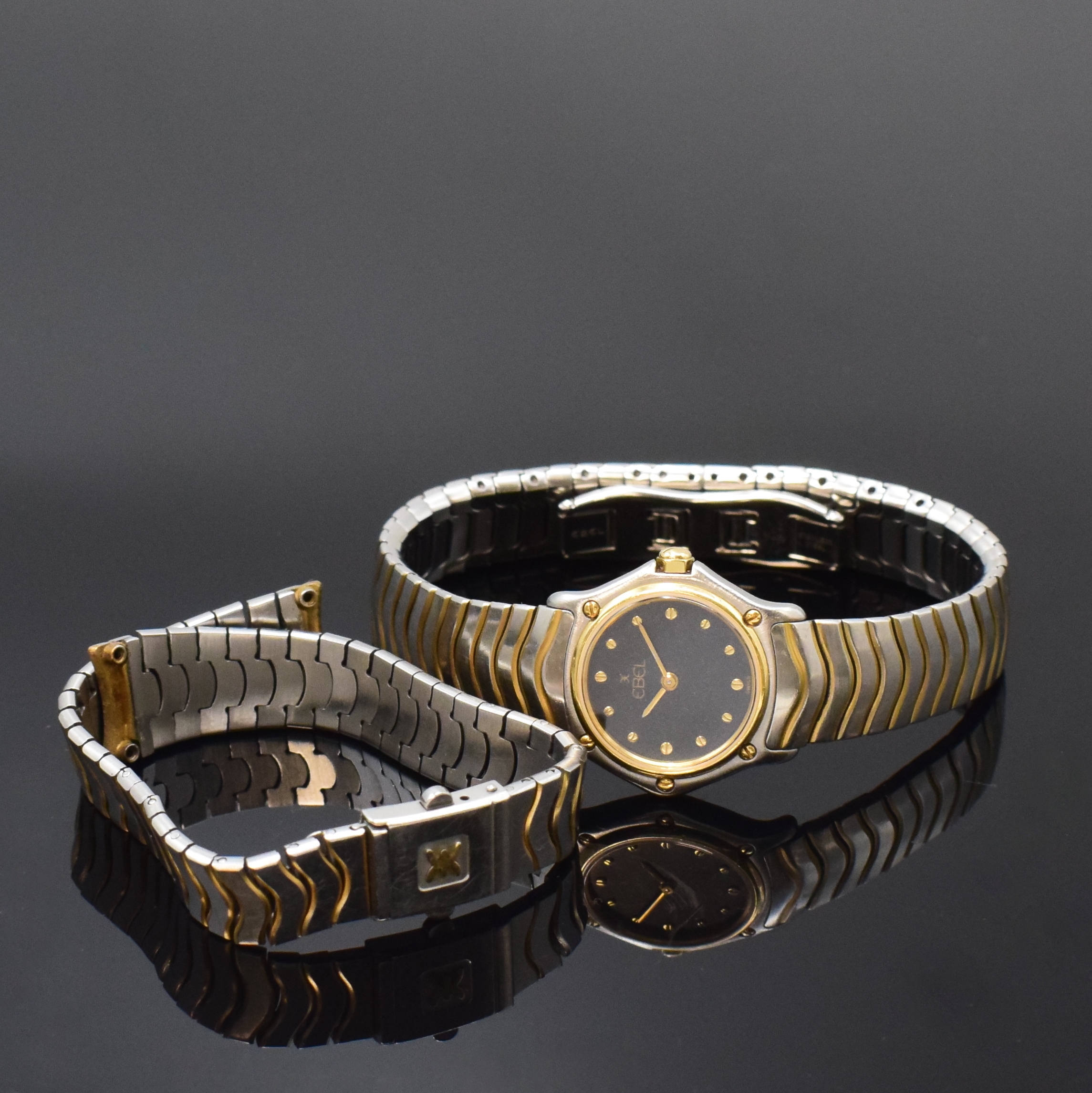 Detail e: EBEL Classic Wave Damenarmbanduhr in Stahl/Gold Referenz 166901, Schweiz um 1990, quarz, Edelstahlgeh. an orig. Ebel-Stahlband, Geh. 5-fach verschr., ...