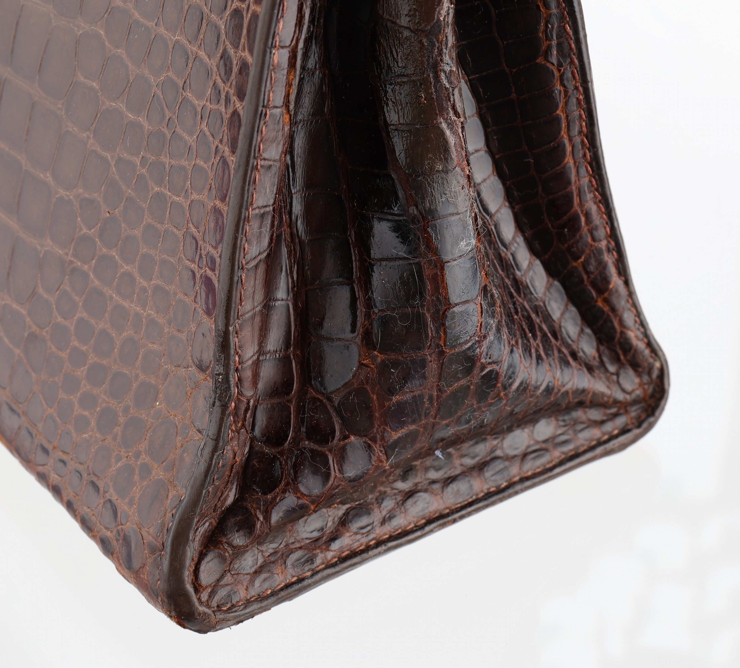 Detail e: Vintage HERMES Kelly Bag, 1960, Shiny Porosus Crocodile in Havanna Braun, Innenaustattung auf feinem Ziegenleder, goldene Hardware, ca. 32 x 11.5 x ...