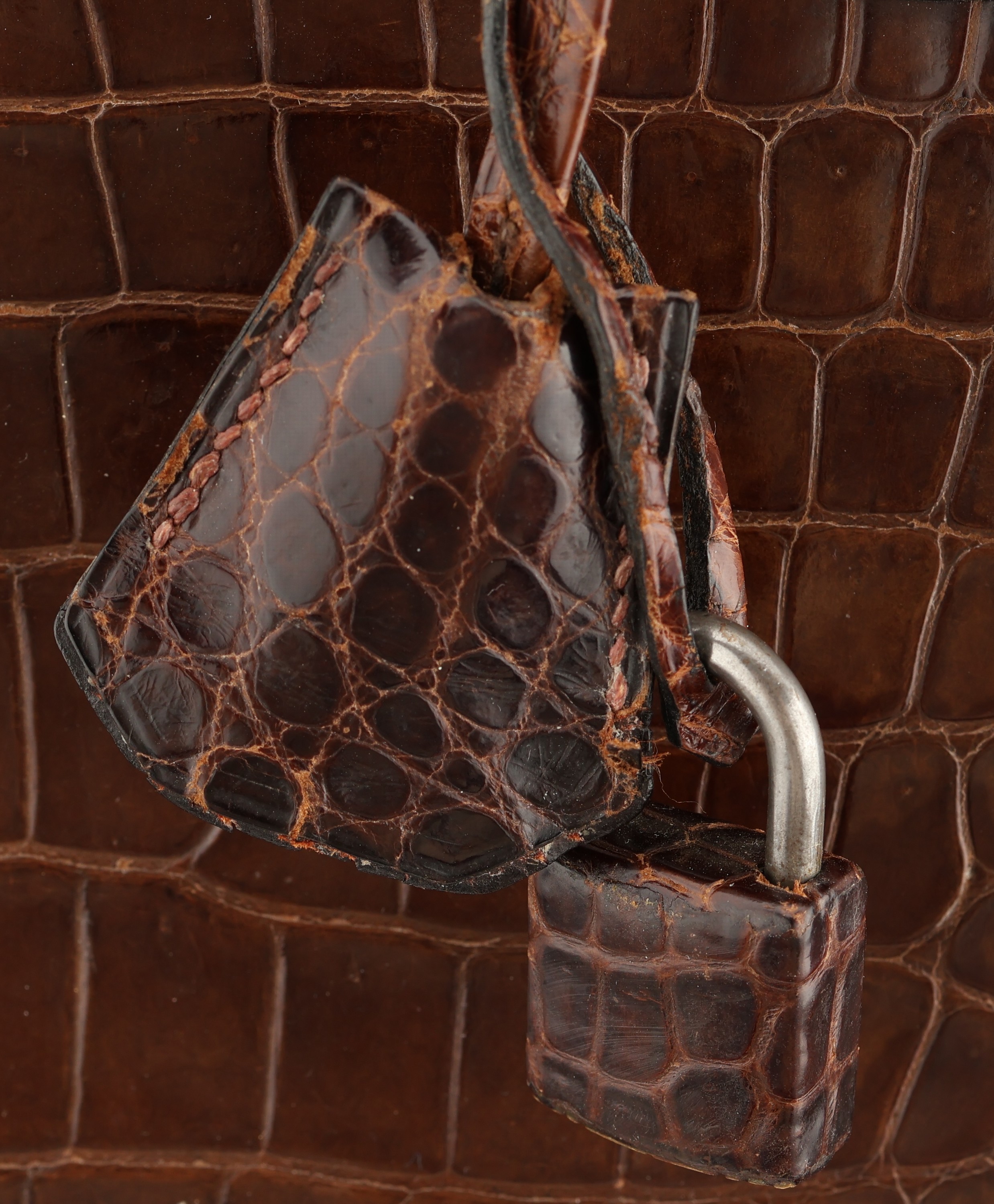 Detail m: Vintage HERMES Kelly Bag, 1960, Shiny Porosus Crocodile in Havanna Braun, Innenaustattung auf feinem Ziegenleder, goldene Hardware, ca. 32 x 11.5 x ...