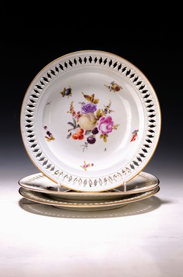 Image 26781229 - Three plates, Meissen, 1774 - 1814, 2nd choice, edge with breakthrough work, porcelain, colorful flower and fruit painting,gold rim, D. 22 cm