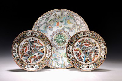 Image three plate, China, 18. and 19th c., large plate with figural scenes painted, gold rim, ...