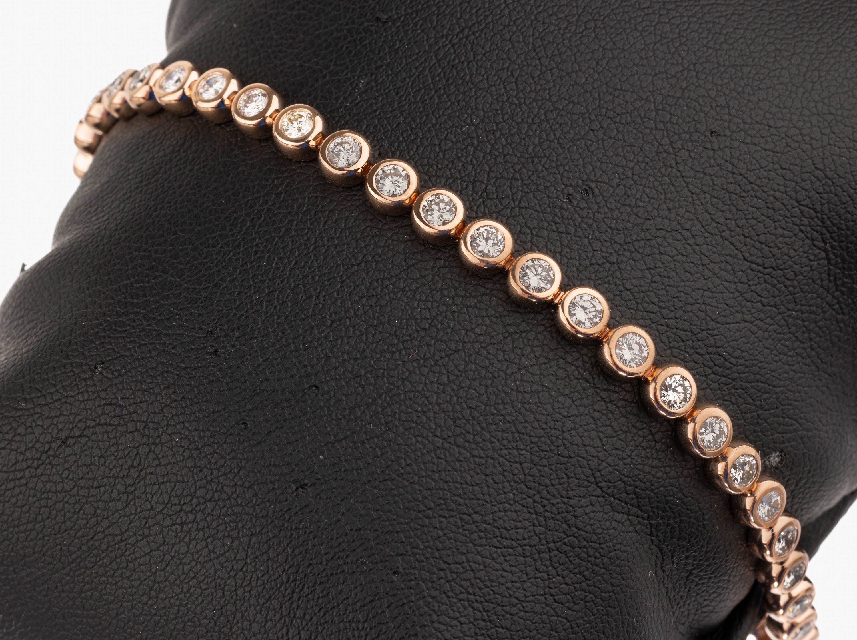 14 kt Gold Brillantarmband, RoseG 585/000, Brillanten zus. ca. 3.41 ct Weiß/si, L. ca. 19 cm, Kastenschloß mit doppelter Sicherheits-acht, ca. 9.2 ...