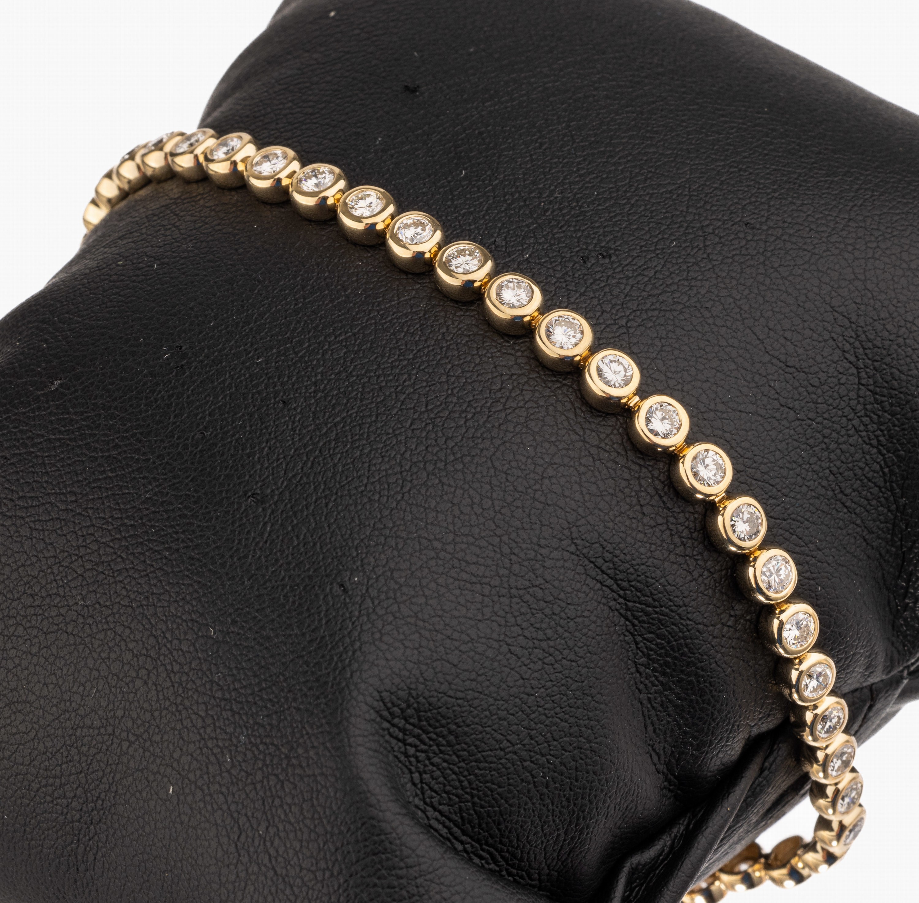 14 kt Gold Brillant Armband, GG 585/000, Brillanten zus. ca. 3.52 ct Weiss/si, L. ca. 18.5 cm, Kastenschlo? mit doppelter Sicher- heitsacht, ca. 9.4 ...