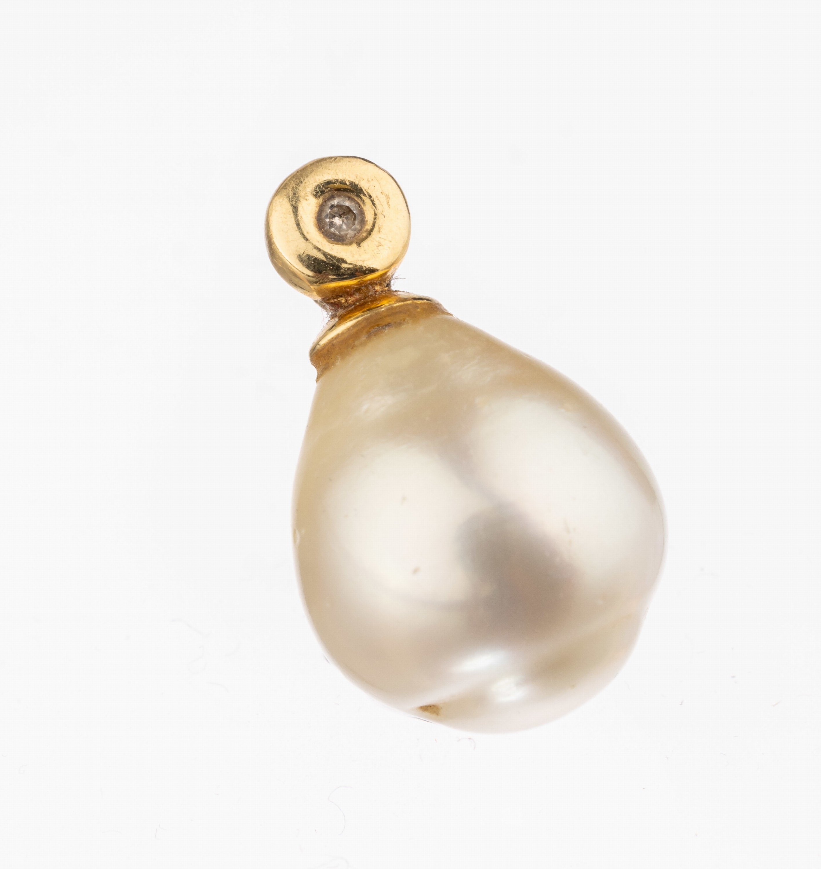 18 kt Gold Südseezuchtperl Diamant Anhänger, GG 750/000, weiße Südseezuchtperle ca. 10 mm, tropfenförm., kl. Diamant 0.01 ct Weiß/si