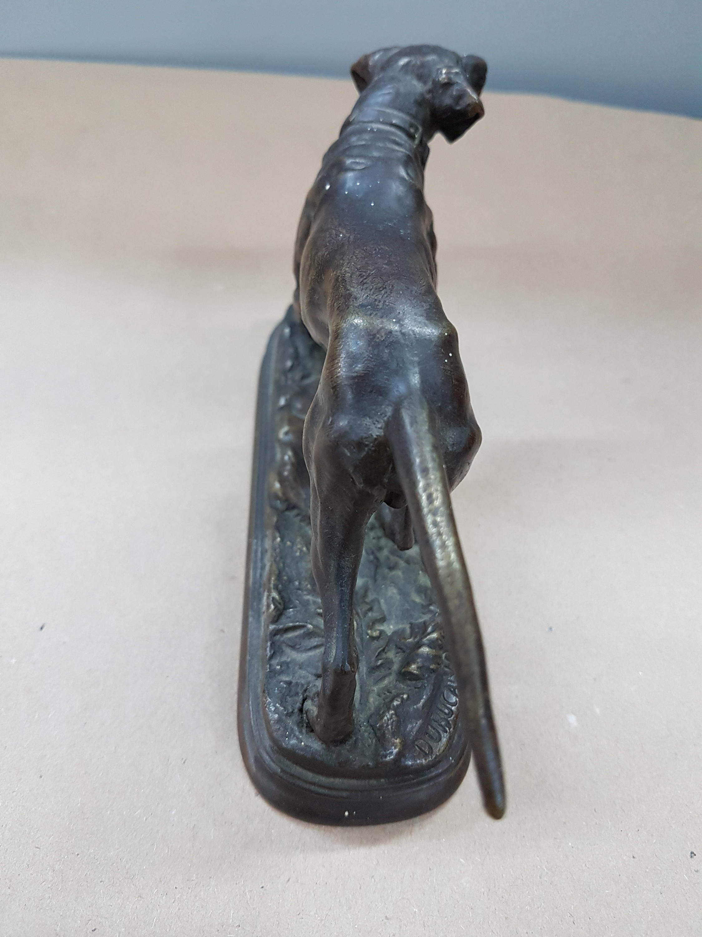 Detail c: Alfred Dubucand, 1828 - 1894, Bronzeskulptur, Jagdhund, signiert, ca. 9 x 18 cm