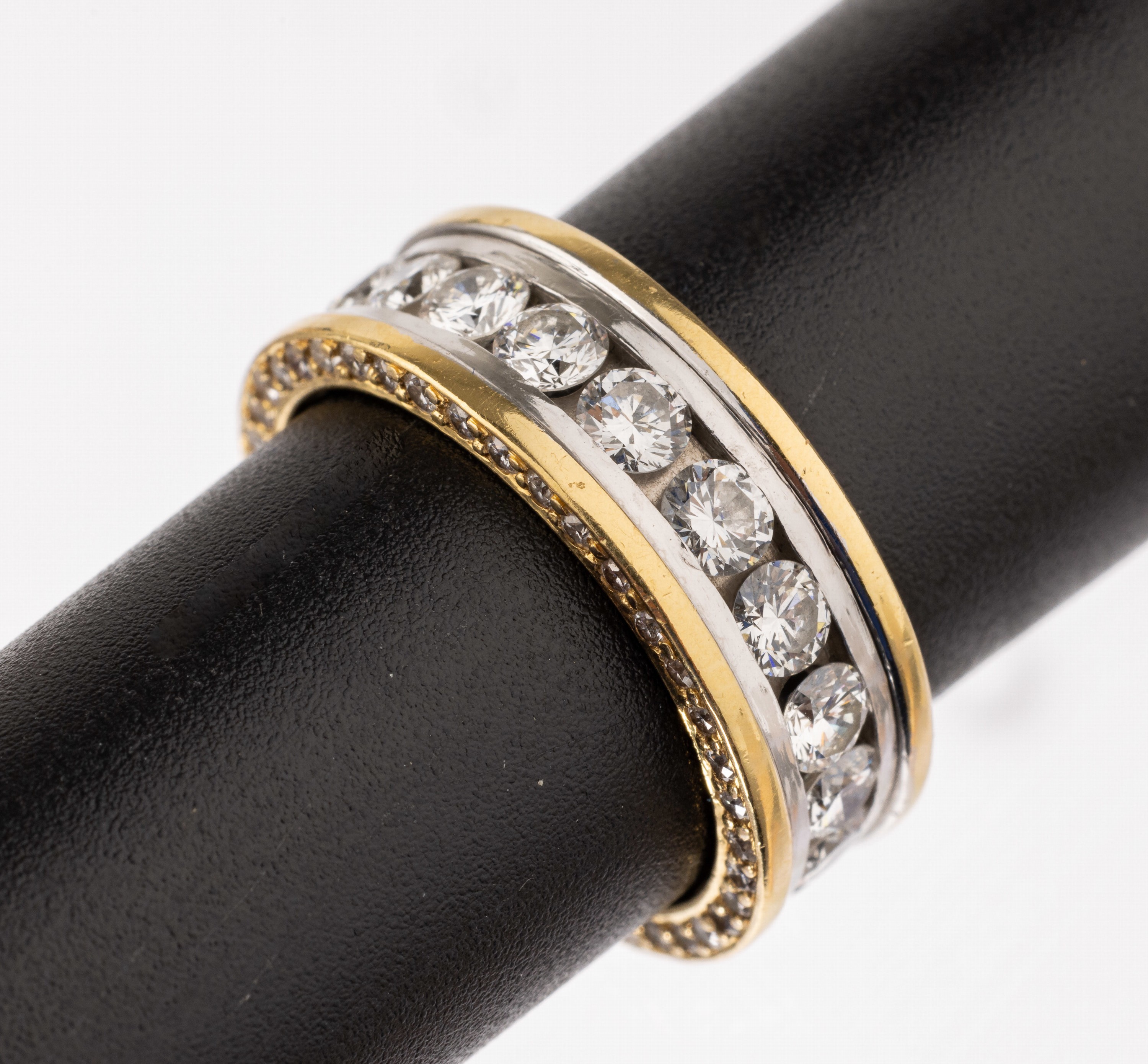 18 kt Gold Memoryring, GG/WG 750/000, Brillanten zus. ca. 4.0 ct Weiß/vs-si, RW 54, ca. 8.2 g