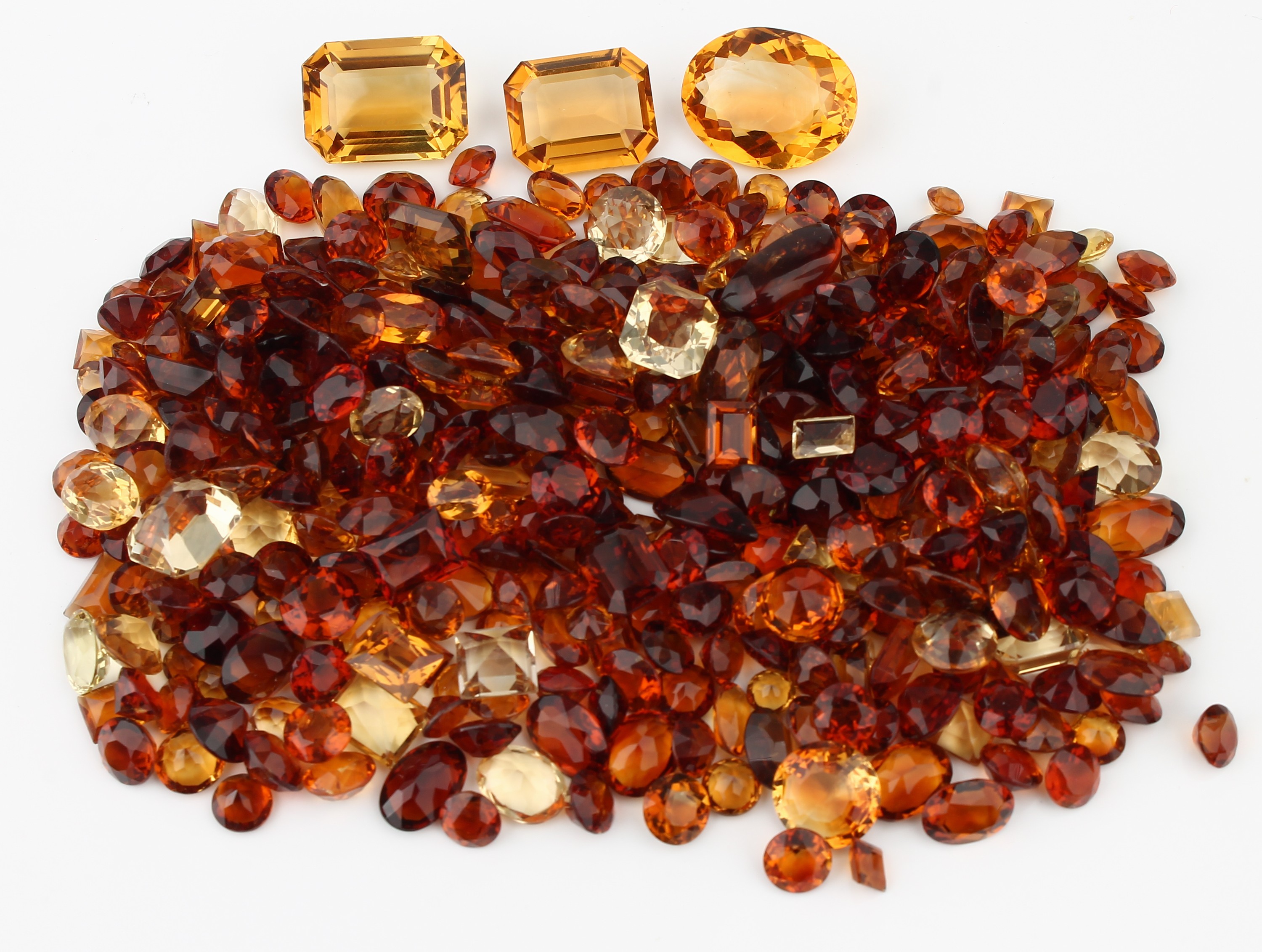 Lot lose Citrine zus. ca. 634.0 ct, versch. Größen und Schliffformen