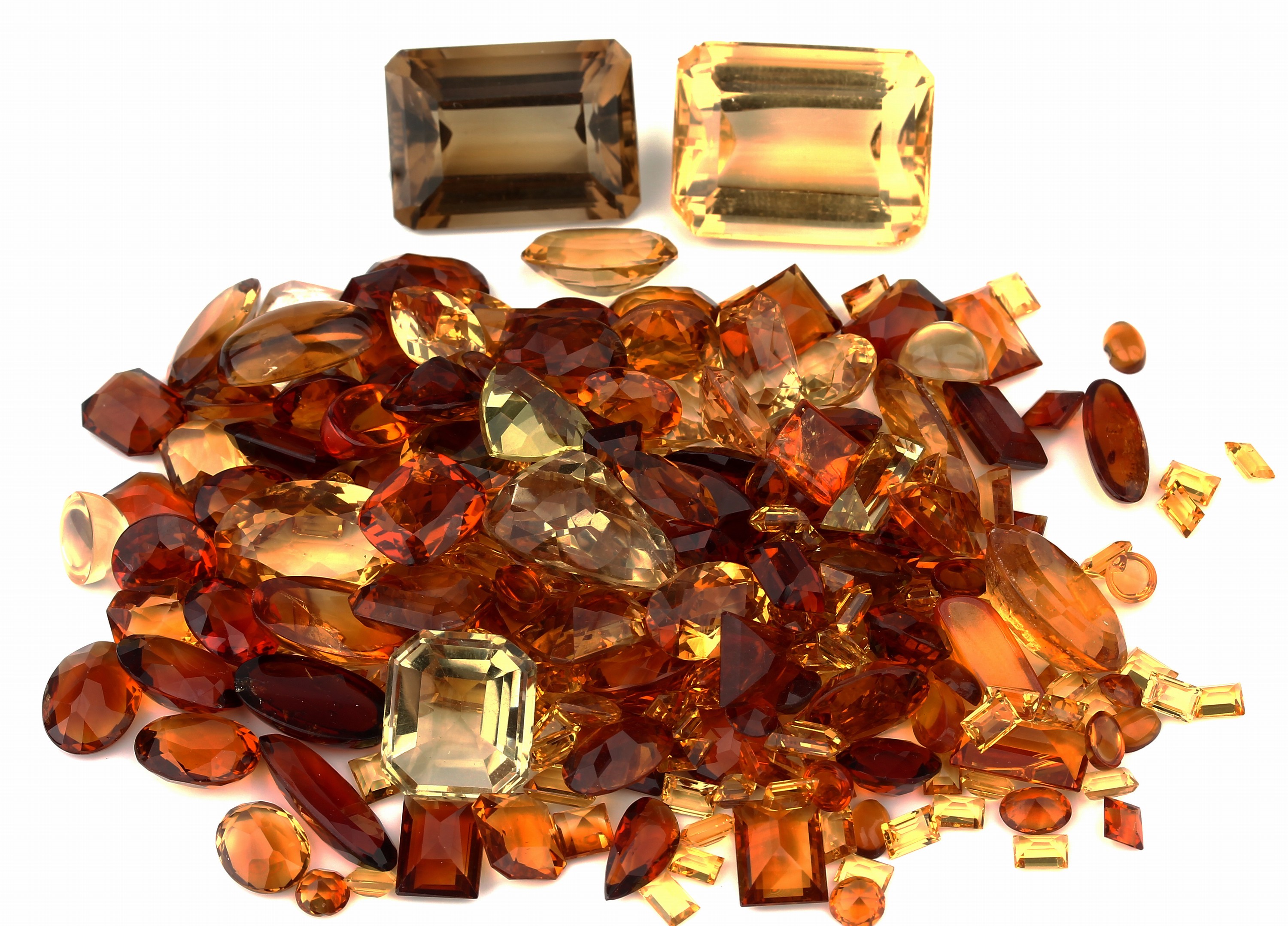 Lot lose Citrine zus. ca. 528.0 ct, versch. Größen und Schliffformen