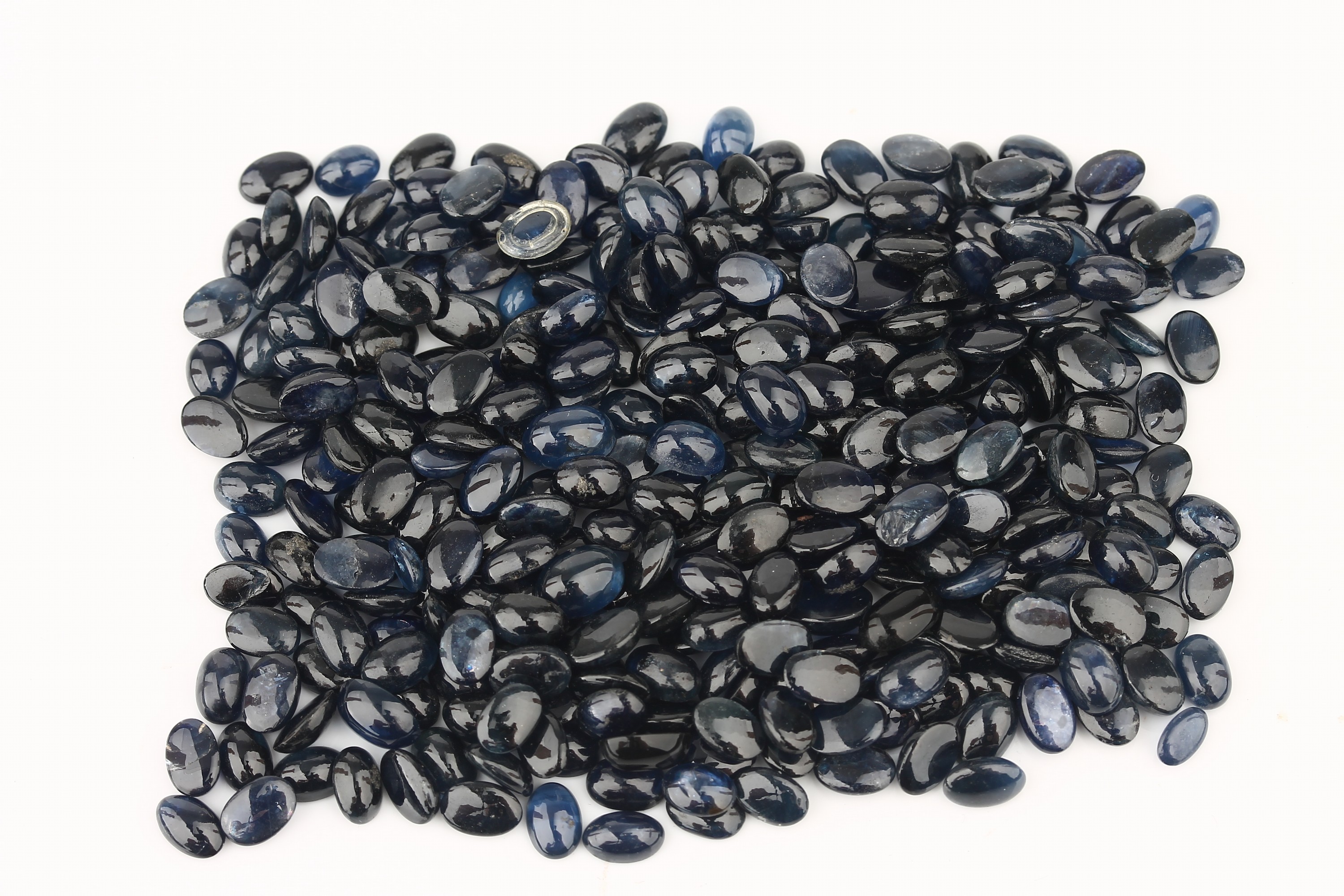 Lot lose Saphire zus. ca. 200.0 ct, ovale Cabochons