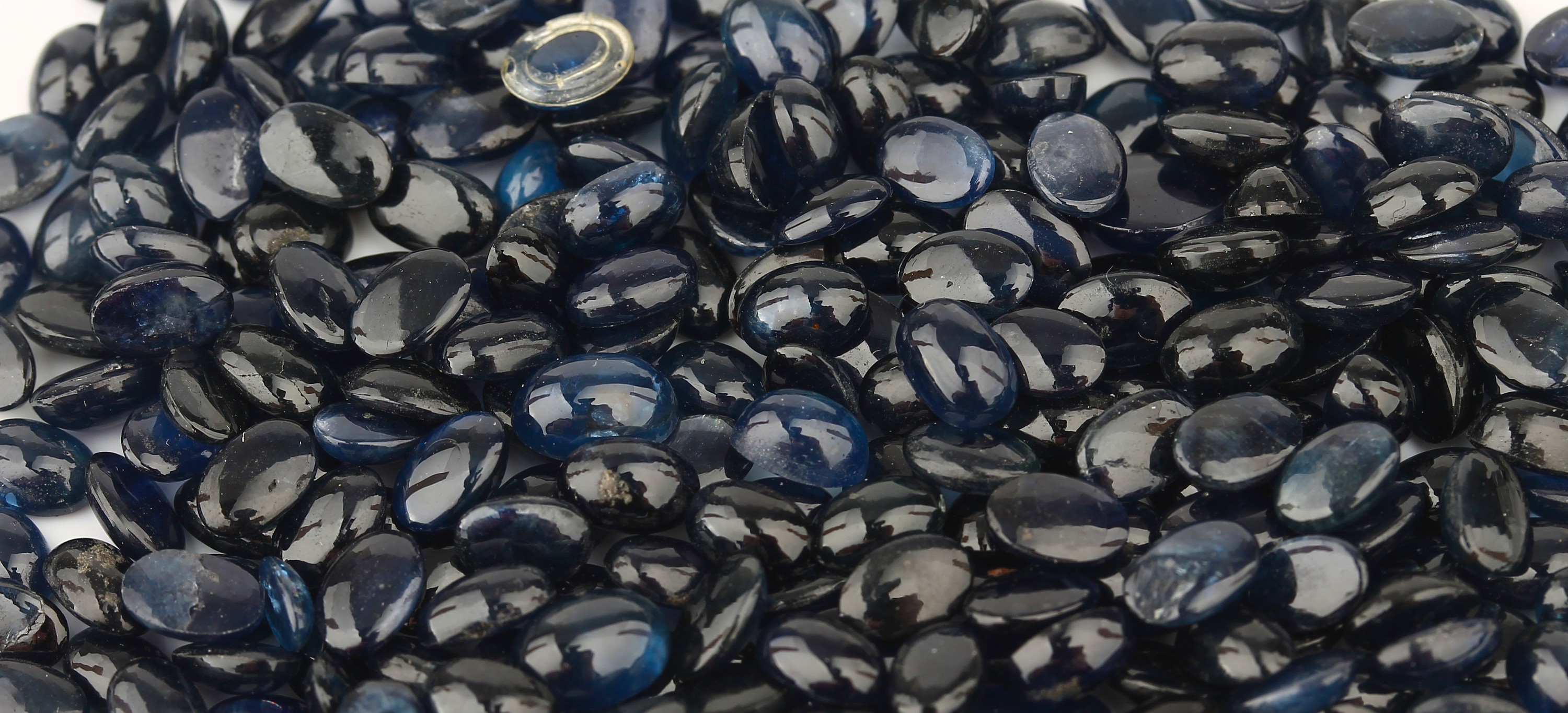 Detail a: Lot lose Saphire zus. ca. 200.0 ct, ovale Cabochons